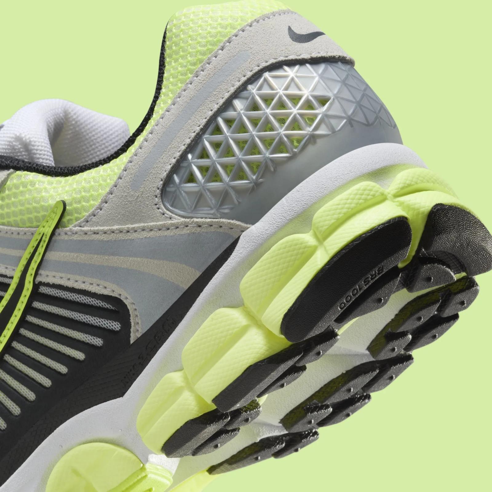 Nike Zoom Vomero 5 Volt / Metallic Platinum FB9149-701