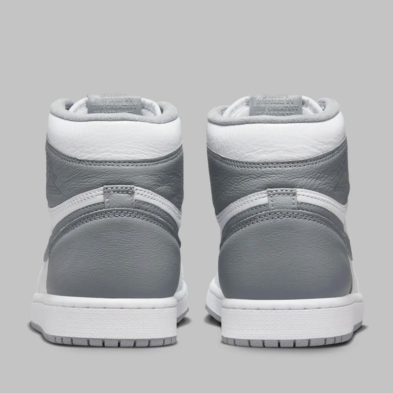 Air Jordan 1 Retro High OG Stealth