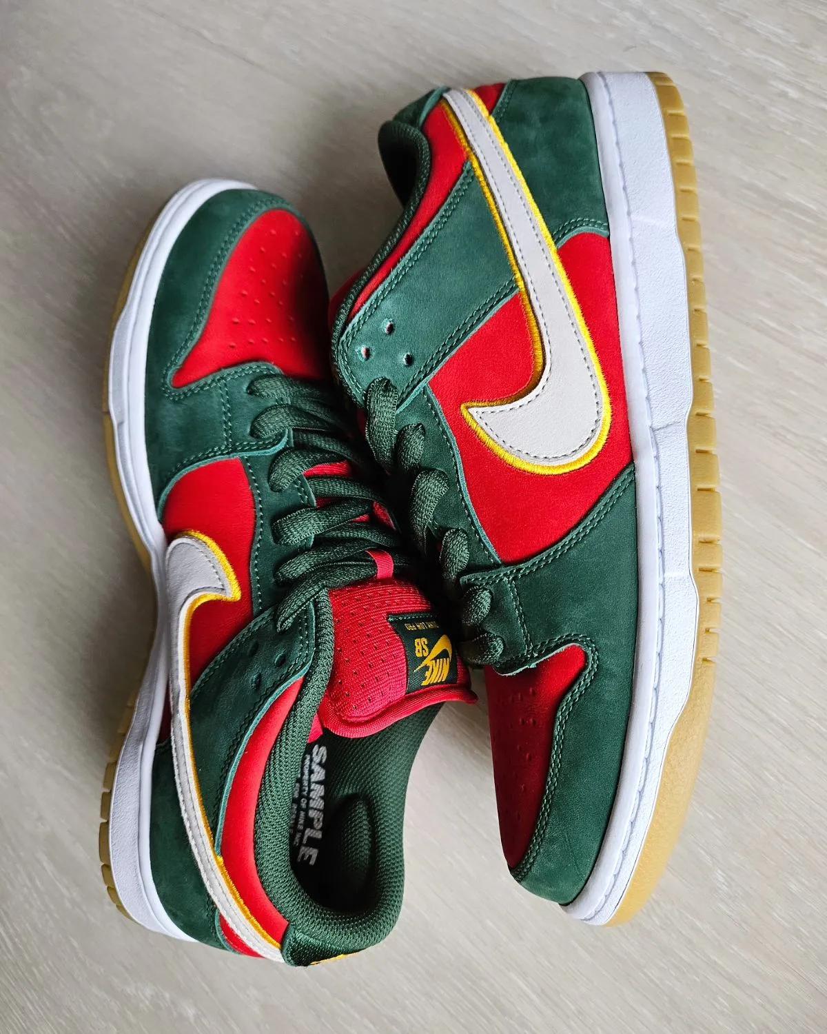 Nike SB Dunk Low Pro PRM Seattle Supersonics FZ1287-300