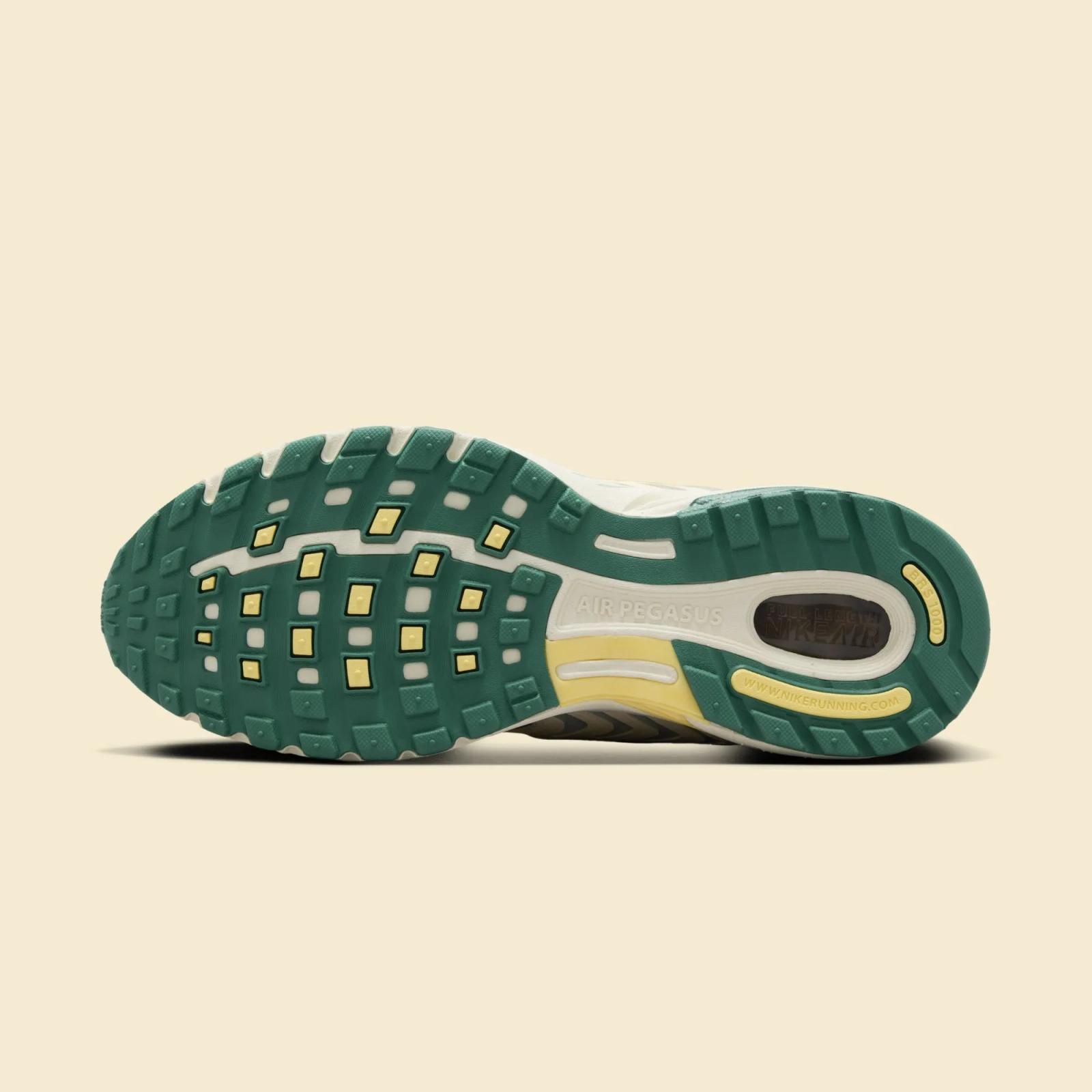 Nike Air Peg 2K5 Coconut Milk FZ2590-100