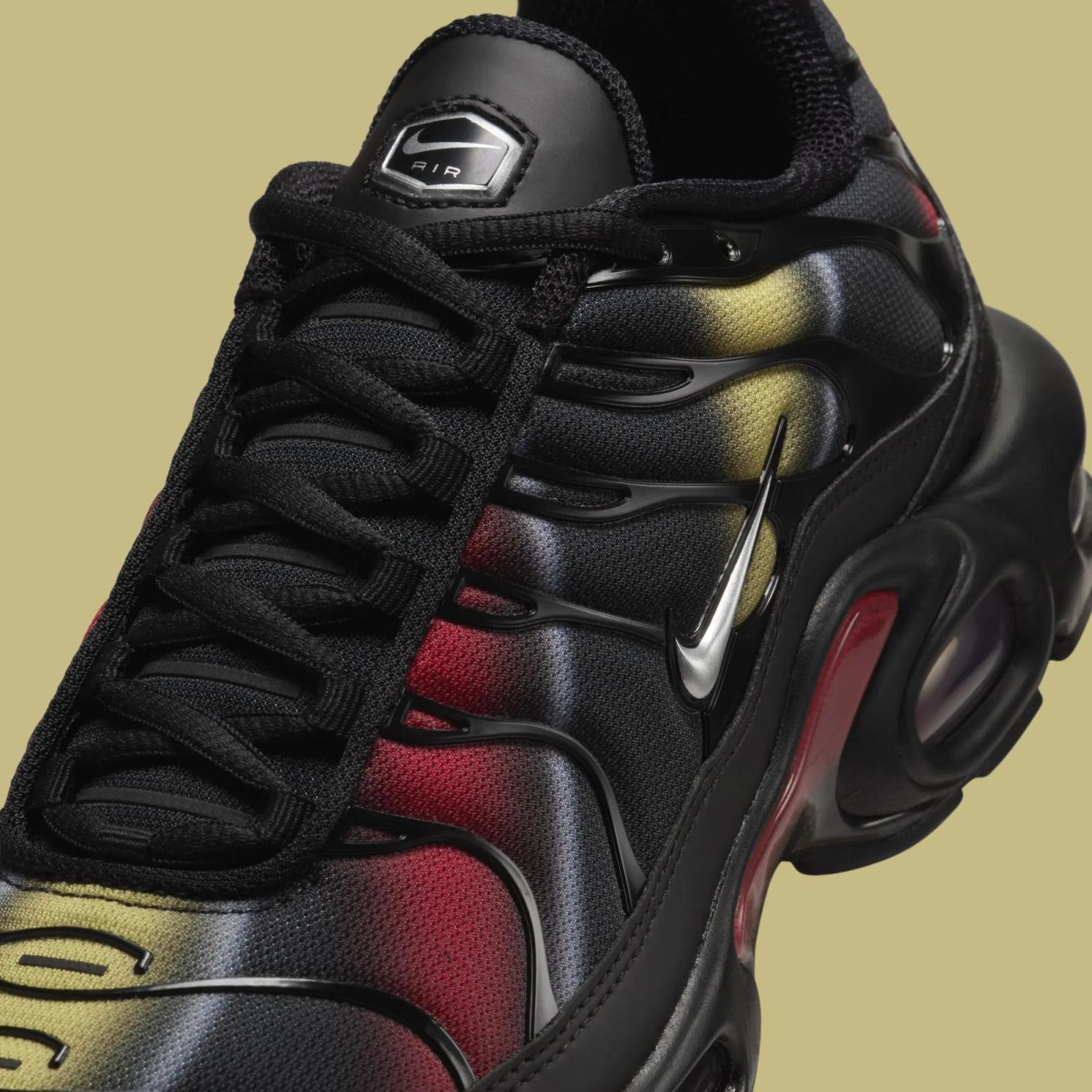 Nike Air Max Plus Saturn Gold / Salsa Red HF9989-001