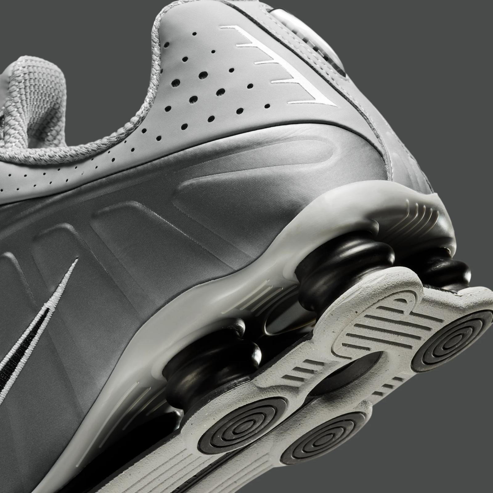 Nike Shox R4 "Light Smoke Grey" drops in 2026