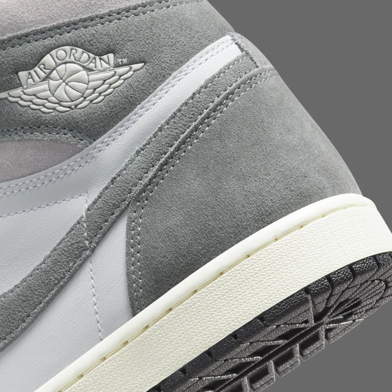 Air Jordan 1 Retro High OG Smoke Grey