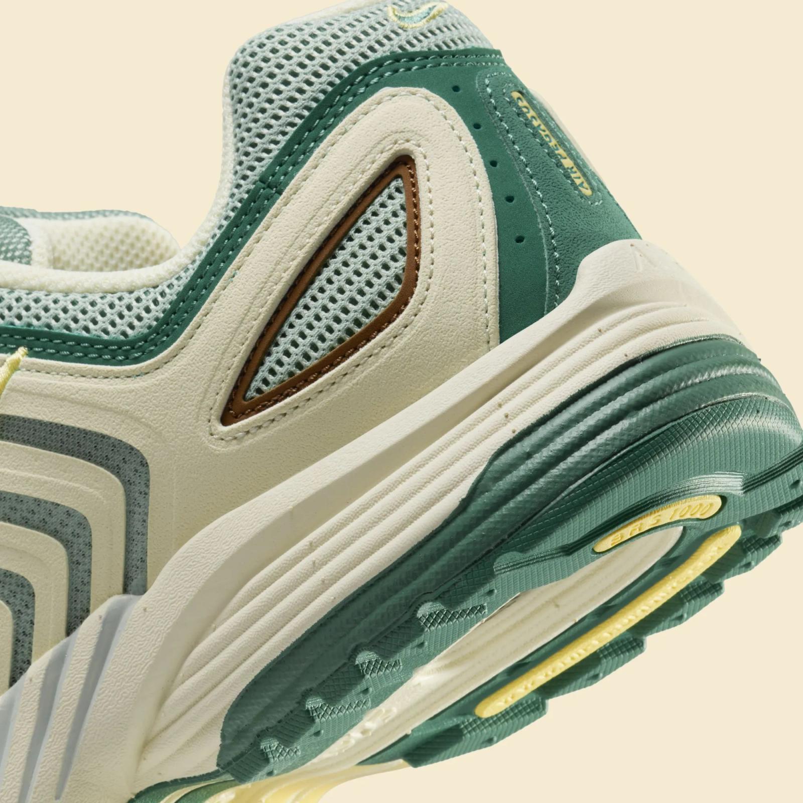 Nike Air Peg 2K5 Coconut Milk FZ2590-100