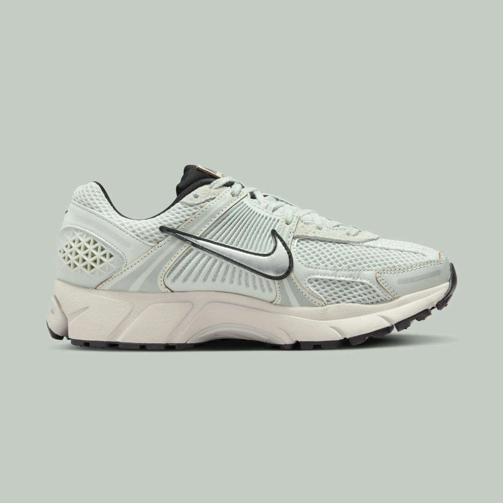 Nike Zoom Vomero 5 Light Silver / Chrome FN6742-001