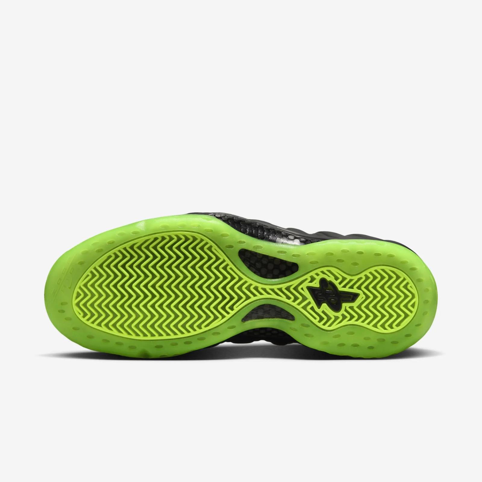 Nike Air Foamposite One Black / Volt HF2902-001
