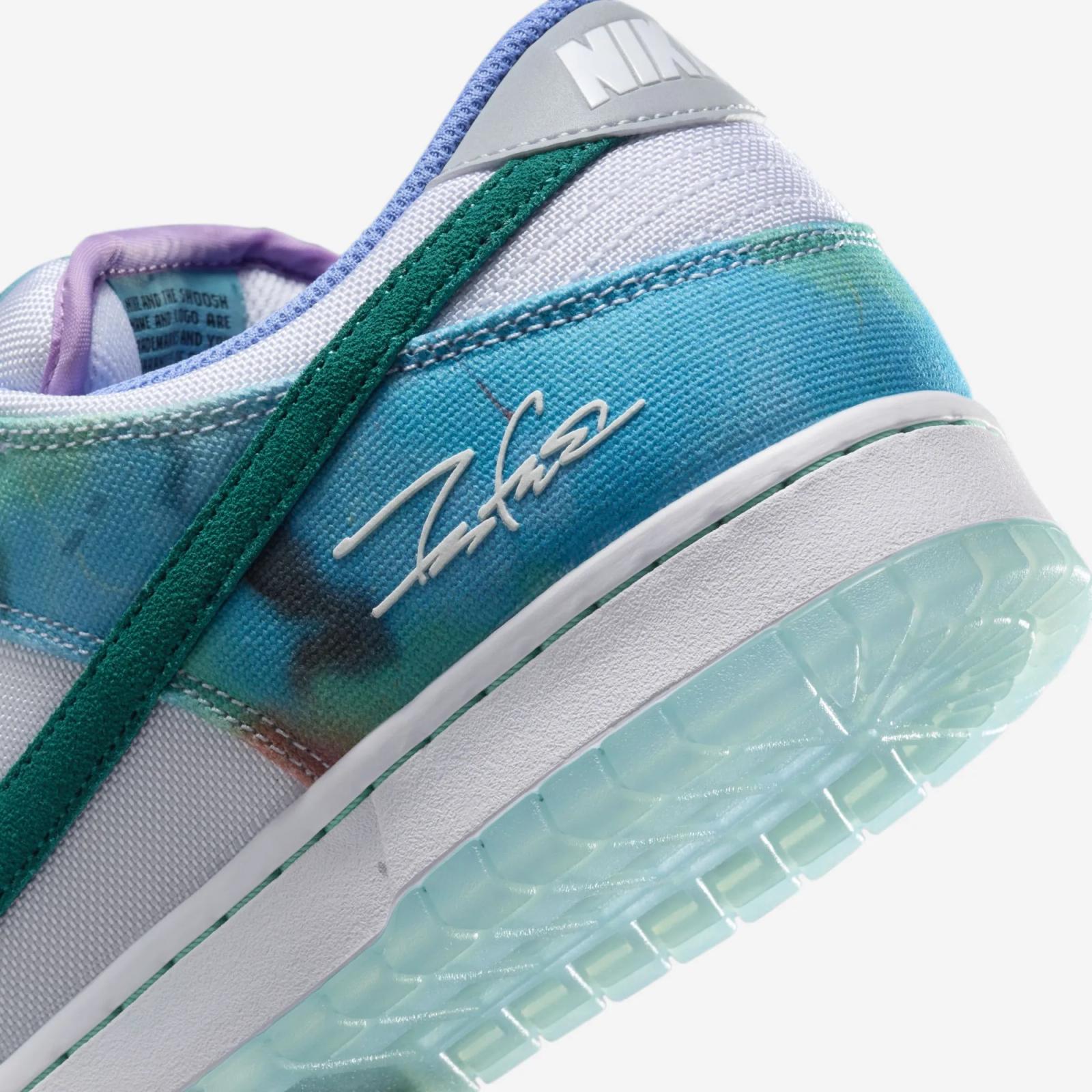 Futura Laboratories x Nike SB Dunk Low OG QS Bleached Aqua HF6061-400