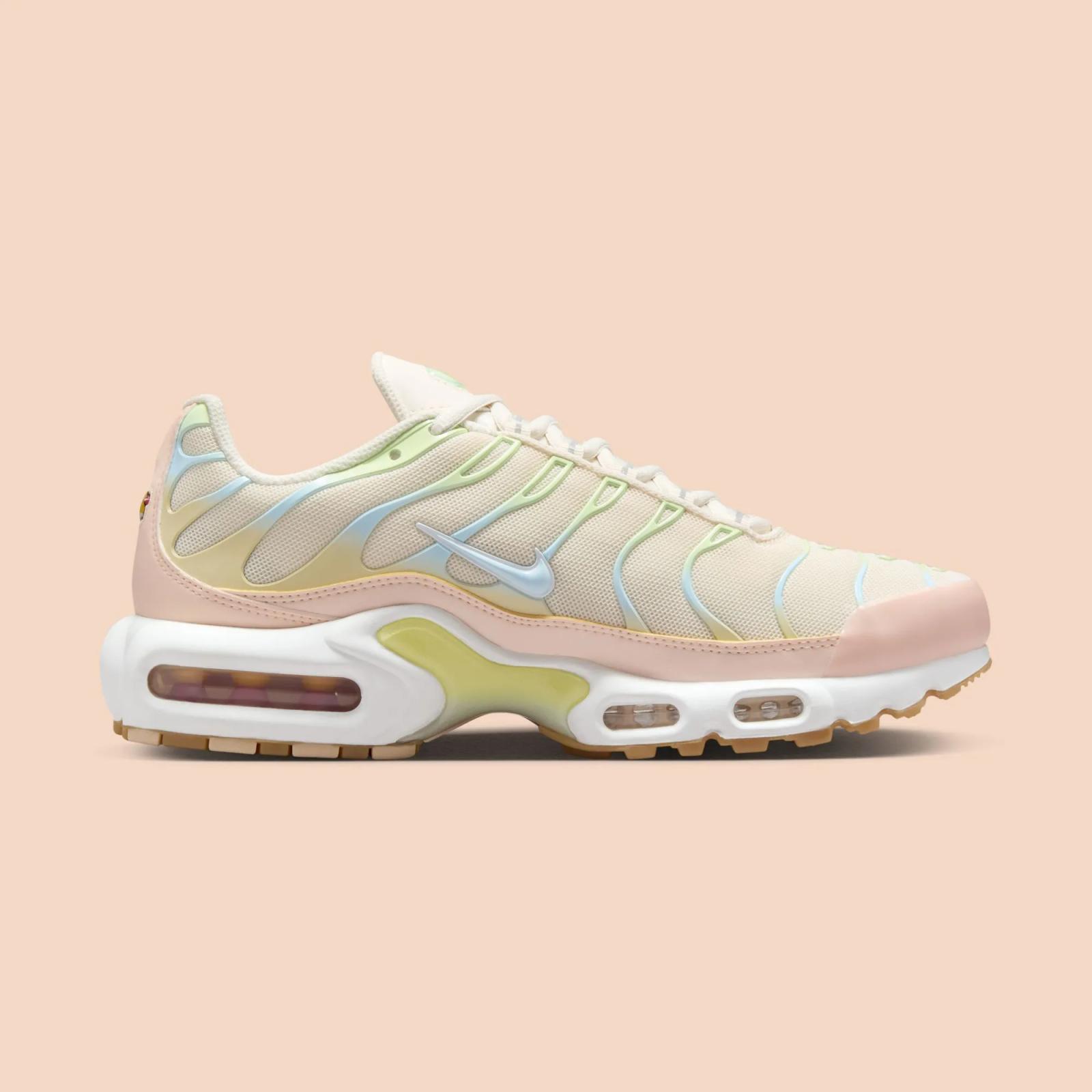 Nike Air Max Plus Crimson Tint / Glacier Blue DZ3671-800