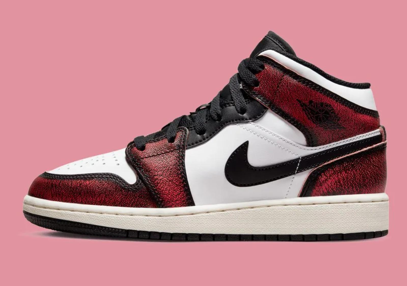 Air Jordan 1 Mid SE GS Wear-Away Chicago