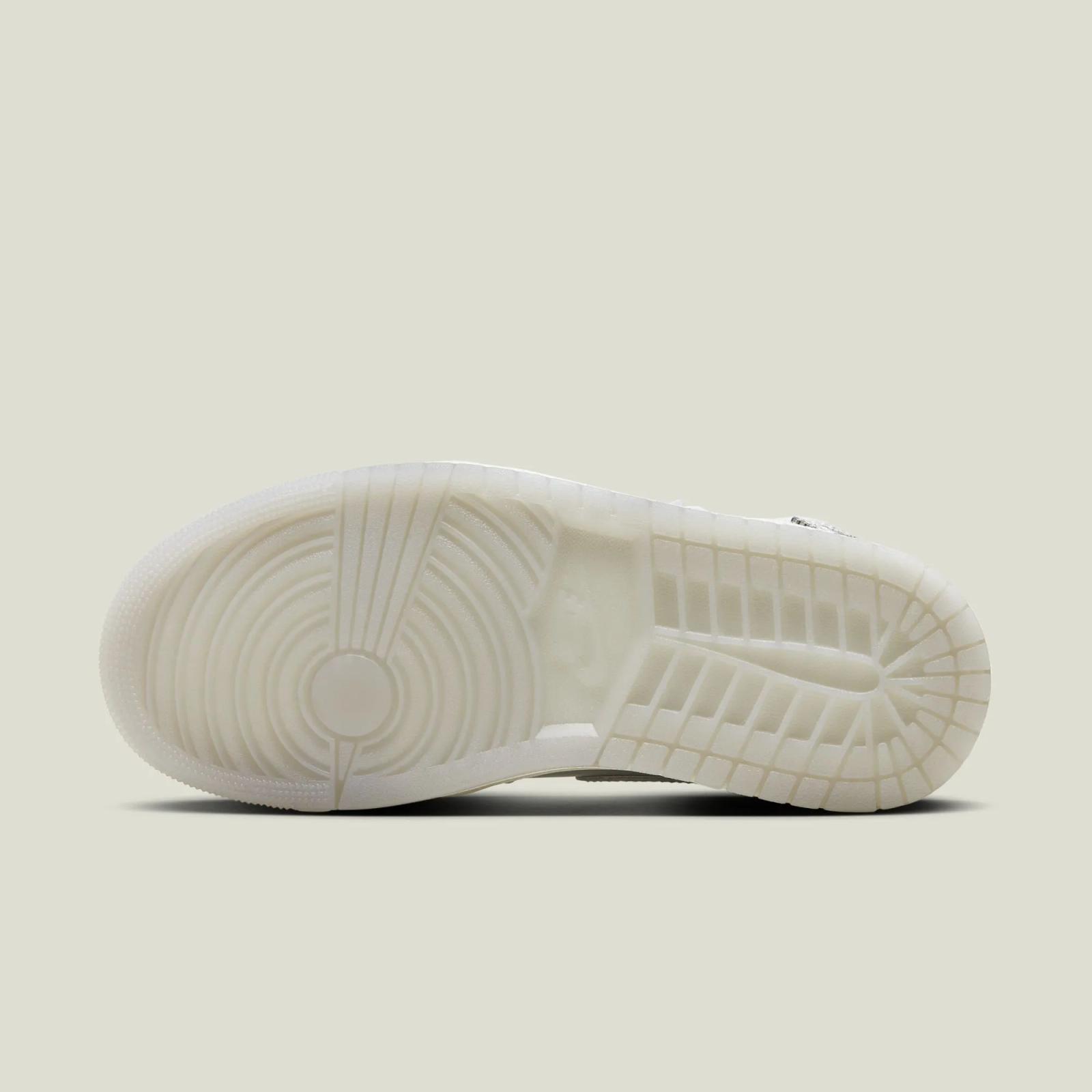 Air Jordan 1 Retro High OG Chrome FN7249-001