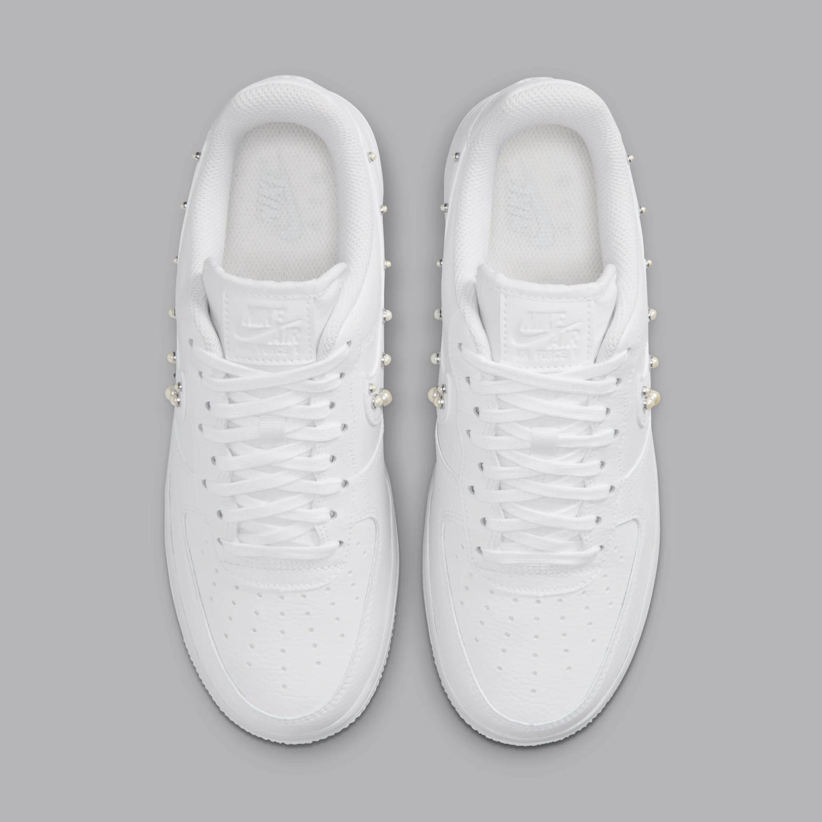 Nike Air Force 1 Low W "White & Metallic" drops in 2026