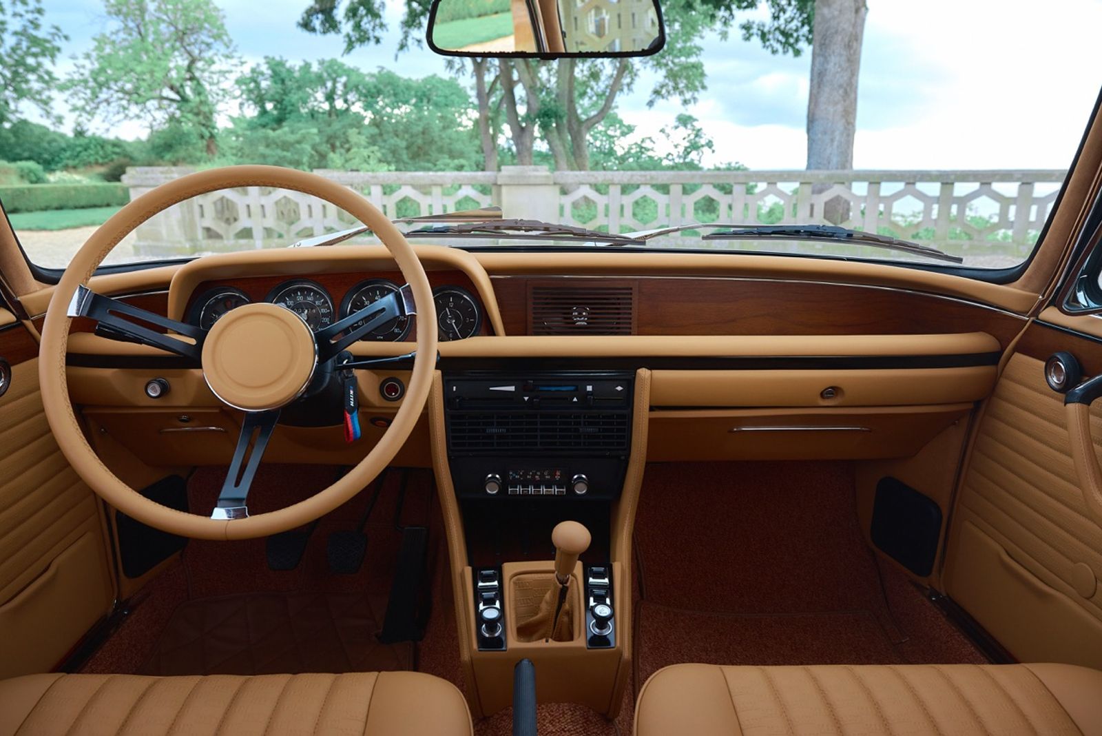 Kith for BMW 2026: The 1972 BMW 3.0 CSi & 1987 M6 E24 by Ronnie Fieg