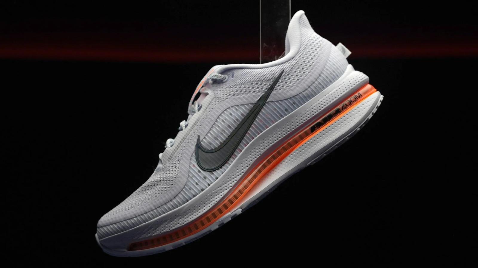 Nike lansează modelul Pegasus Premium, primul model cu o unitate Air Zoom curbată