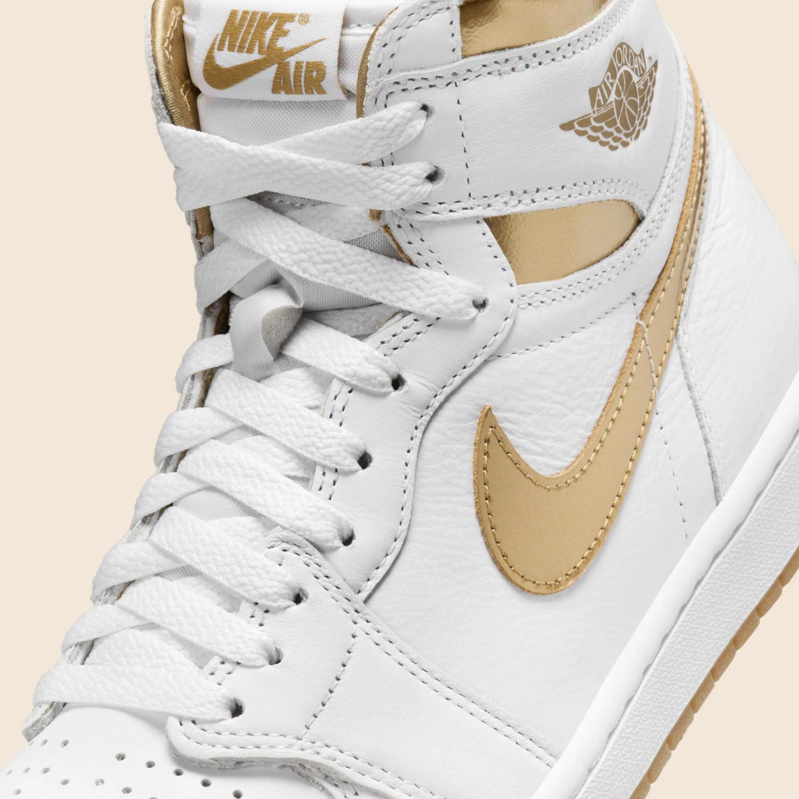 Air Jordan 1 Retro High OG Metallic Gold