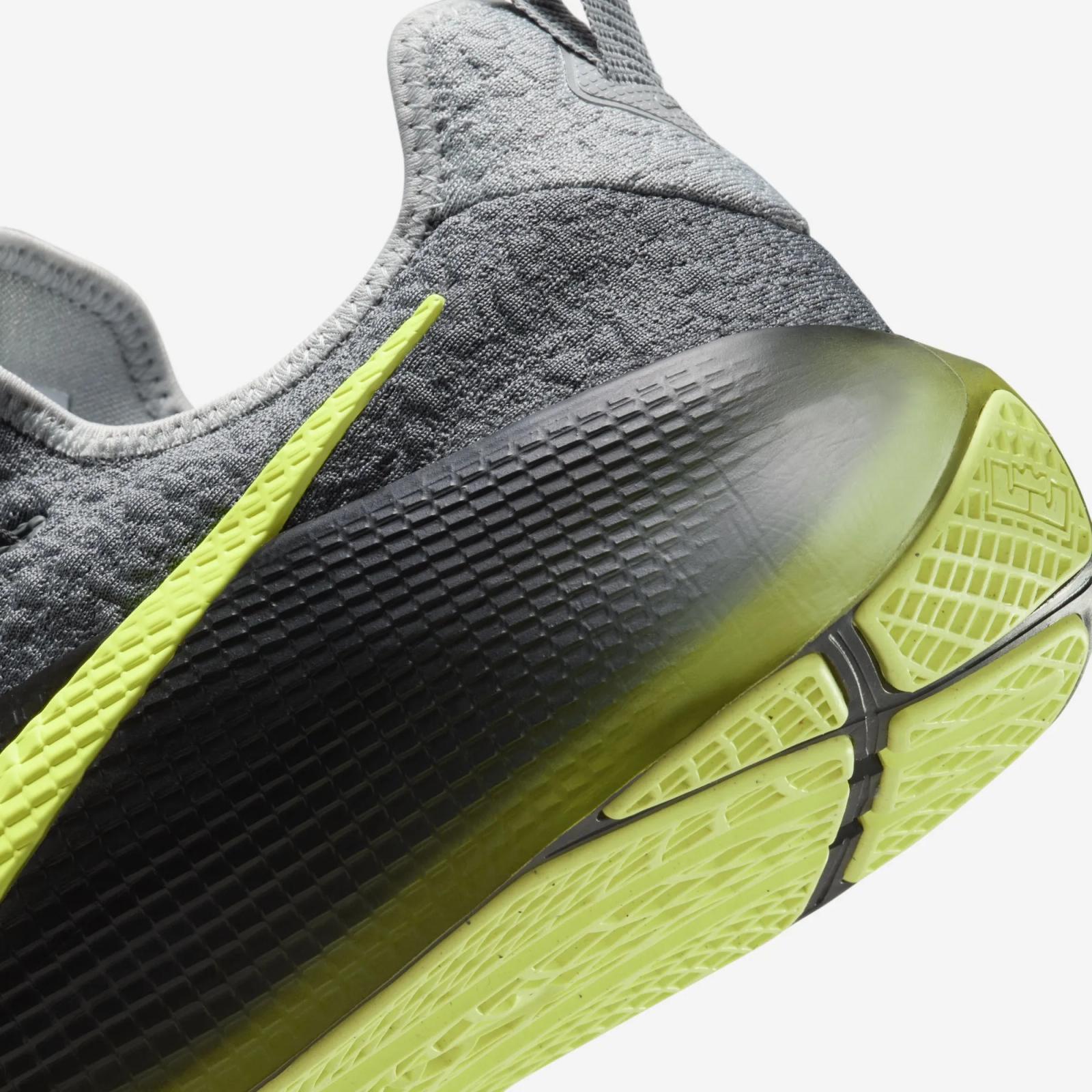 Nike LeBron Royalty TR Smoke Grey Volt FJ6151-001