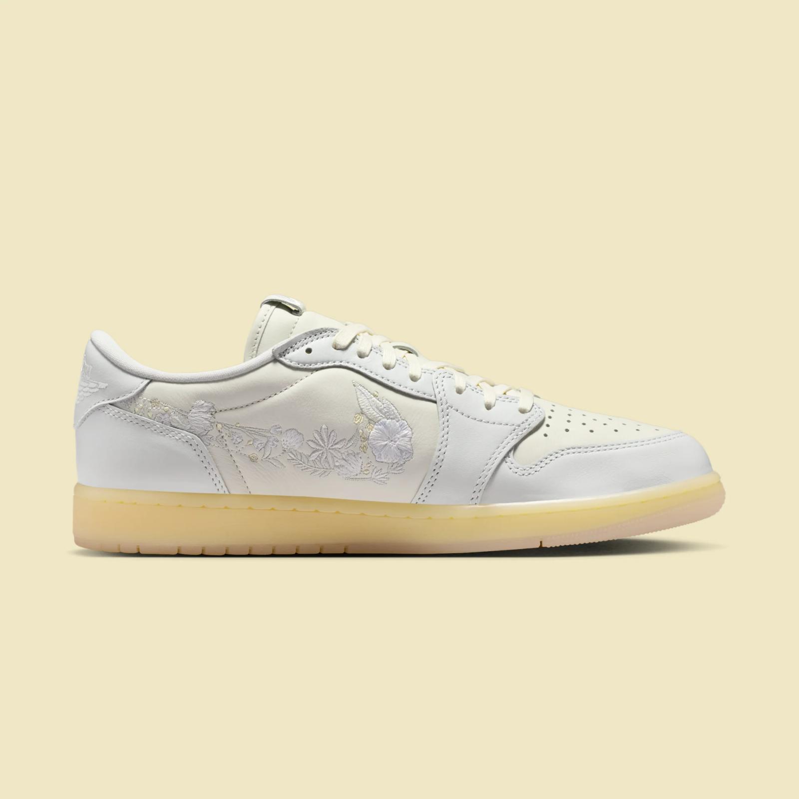 Air Jordan 1 Retro Low OG “Sail / Off-White” 2026