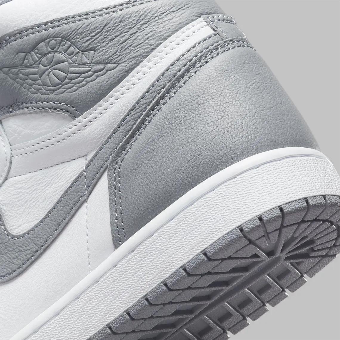 Air Jordan 1 Retro High OG Stealth