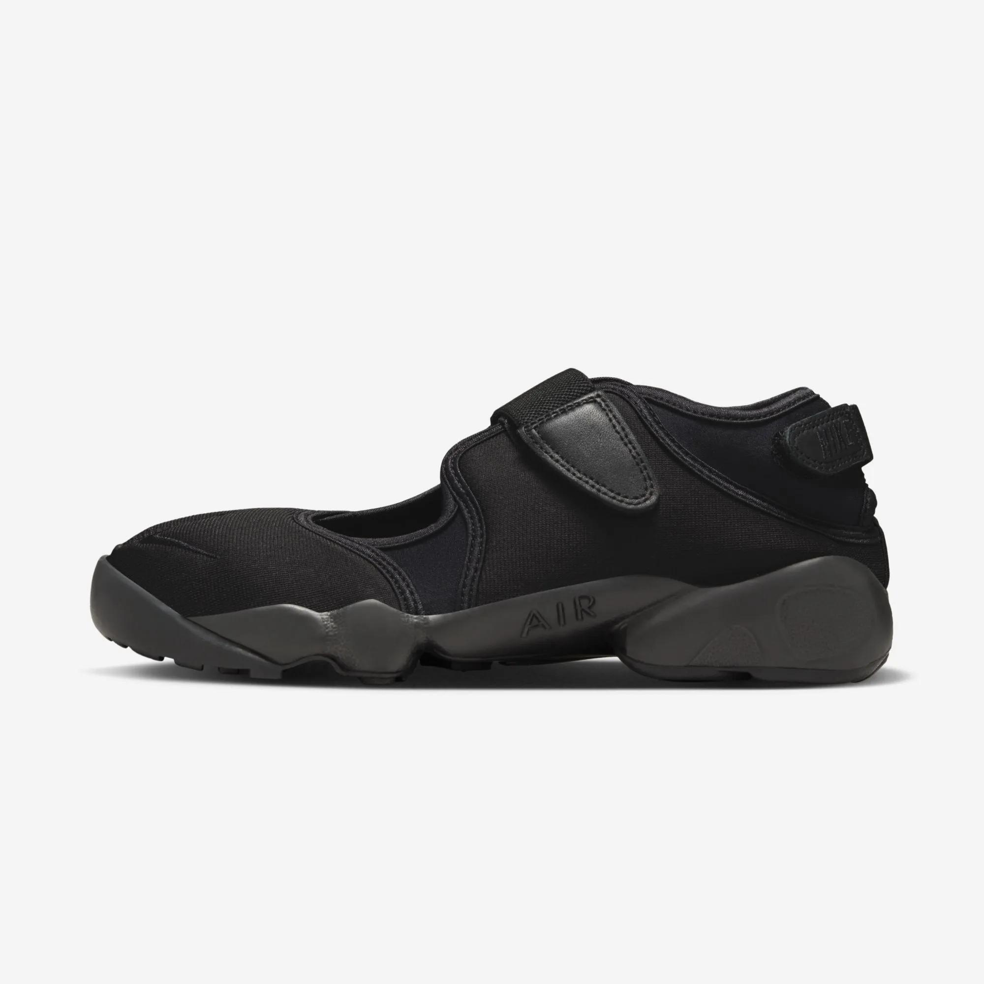 Nike Air Rift “Triple Black”