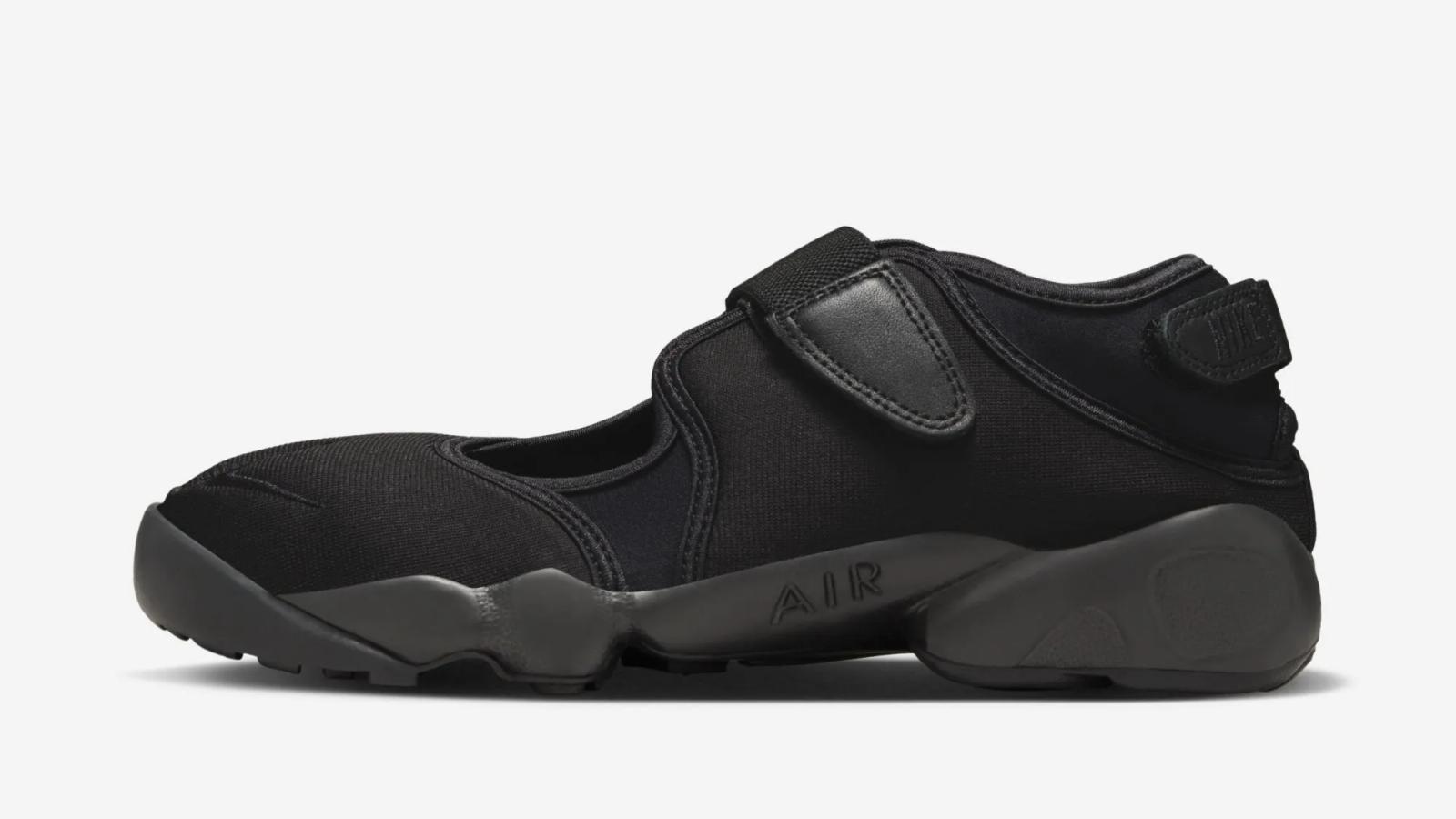 Nike Air Rift “Triple Black”
