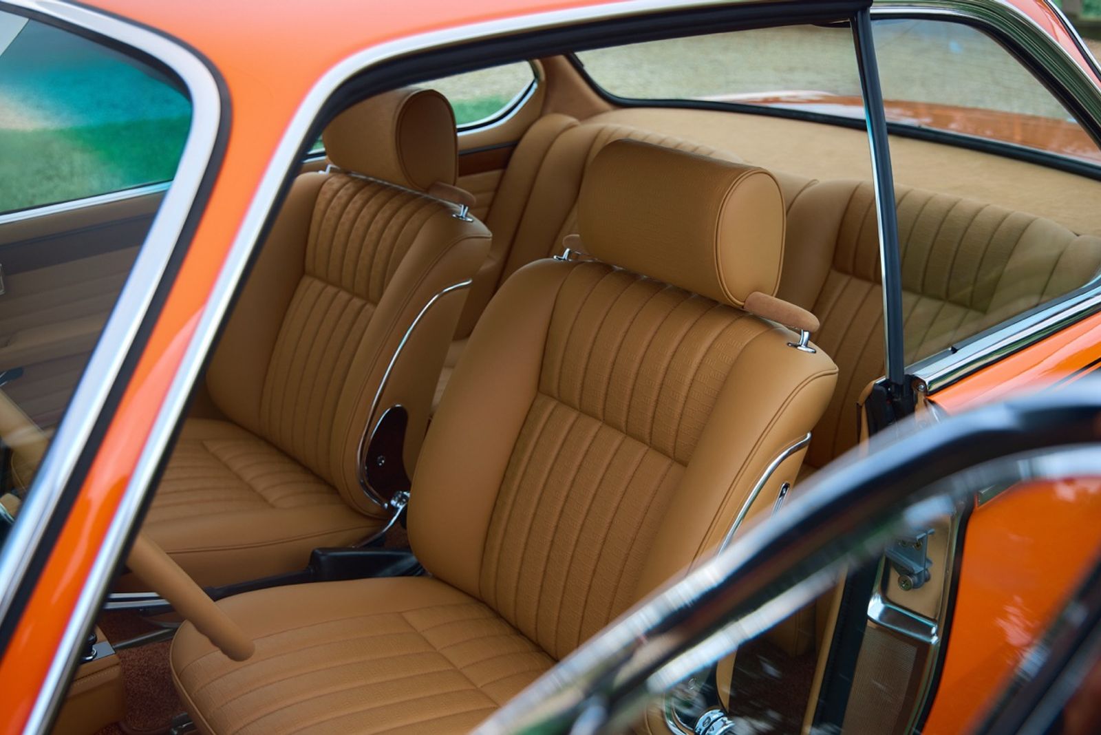 Kith for BMW 2026: The 1972 BMW 3.0 CSi & 1987 M6 E24 by Ronnie Fieg