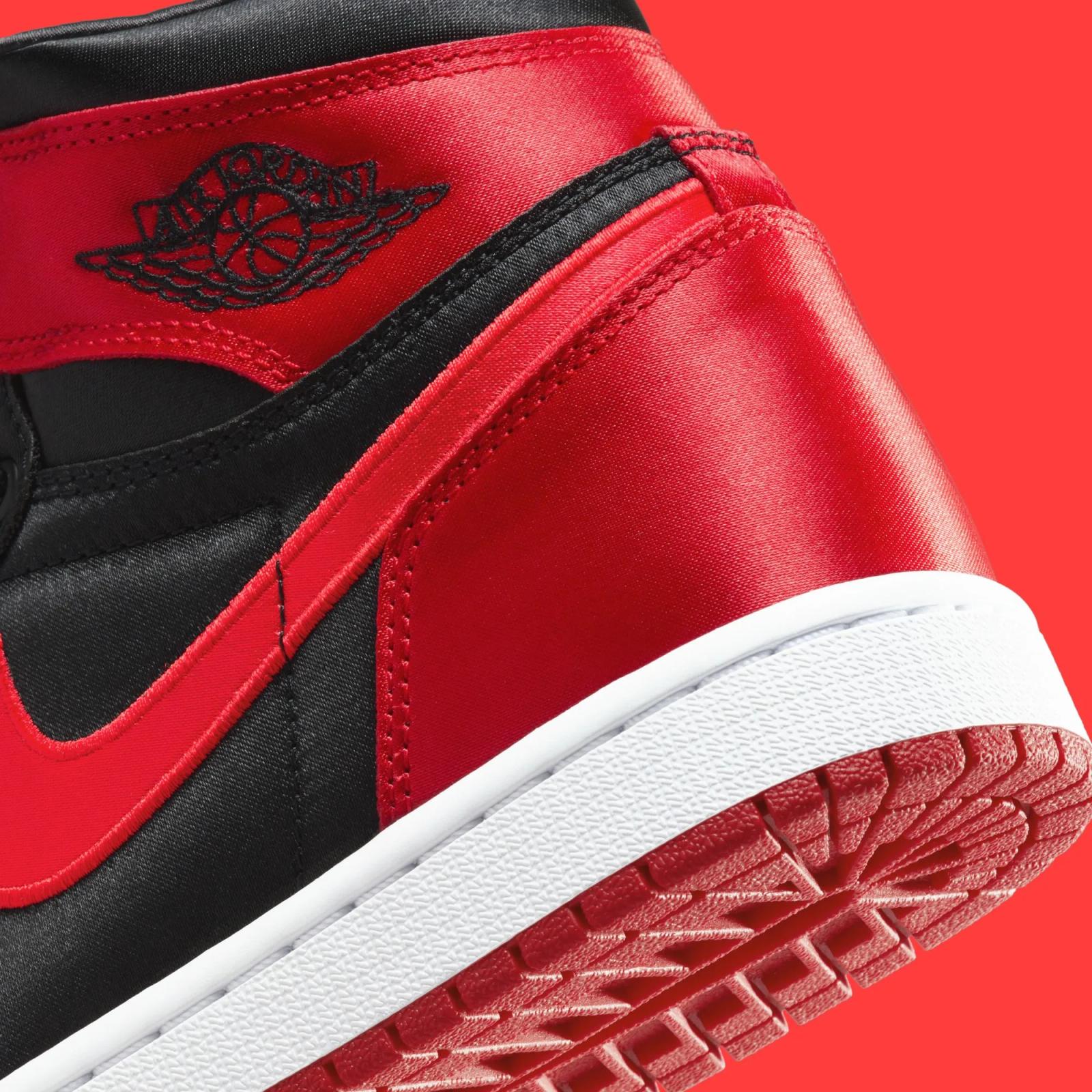 Air Jordan 1 Retro High OG WMNS Satin Bred