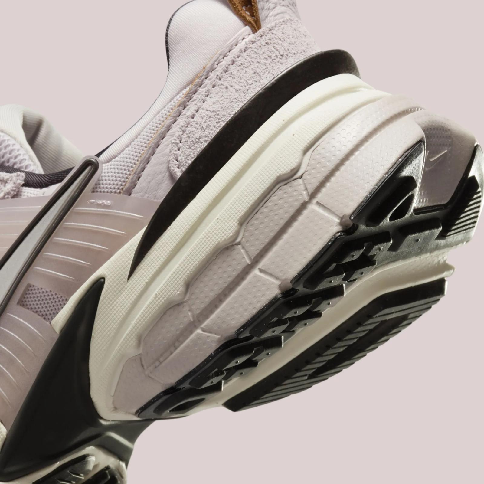 Nike V2K Run Platinum Violet / Chrome FN6703-001