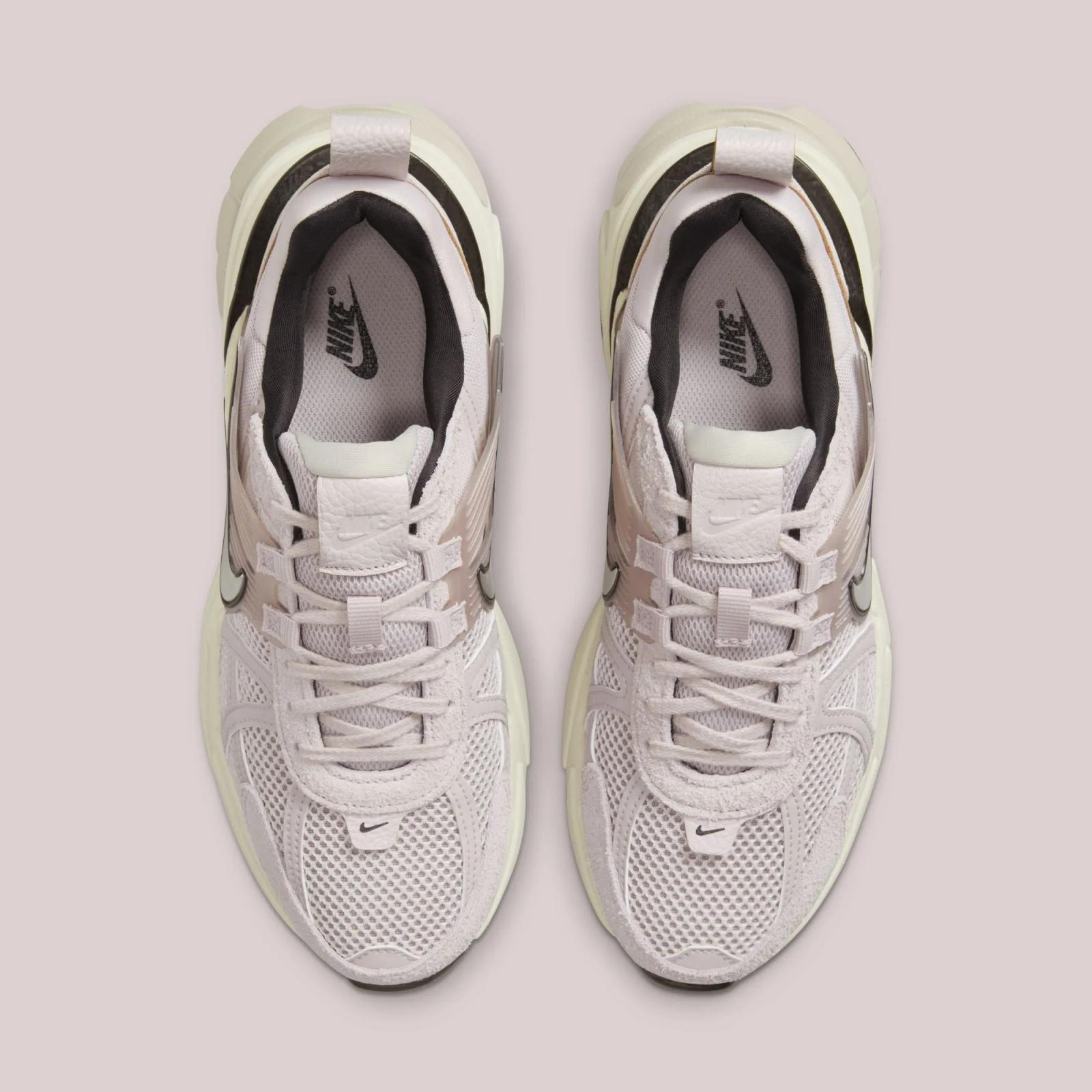 Nike V2K Run Platinum Violet / Chrome FN6703-001