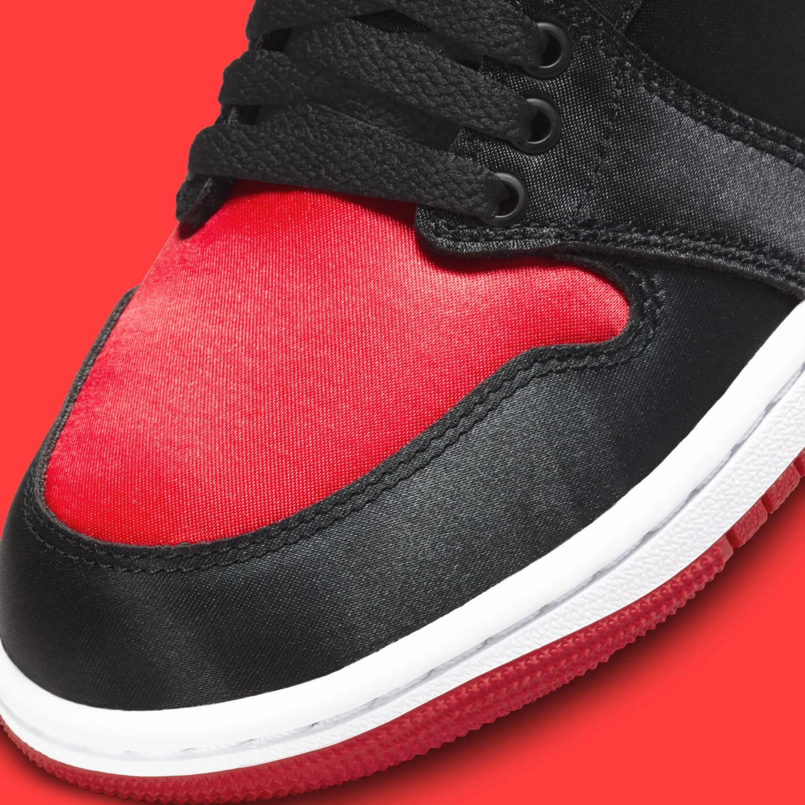 Air Jordan 1 Retro High OG WMNS Satin Bred