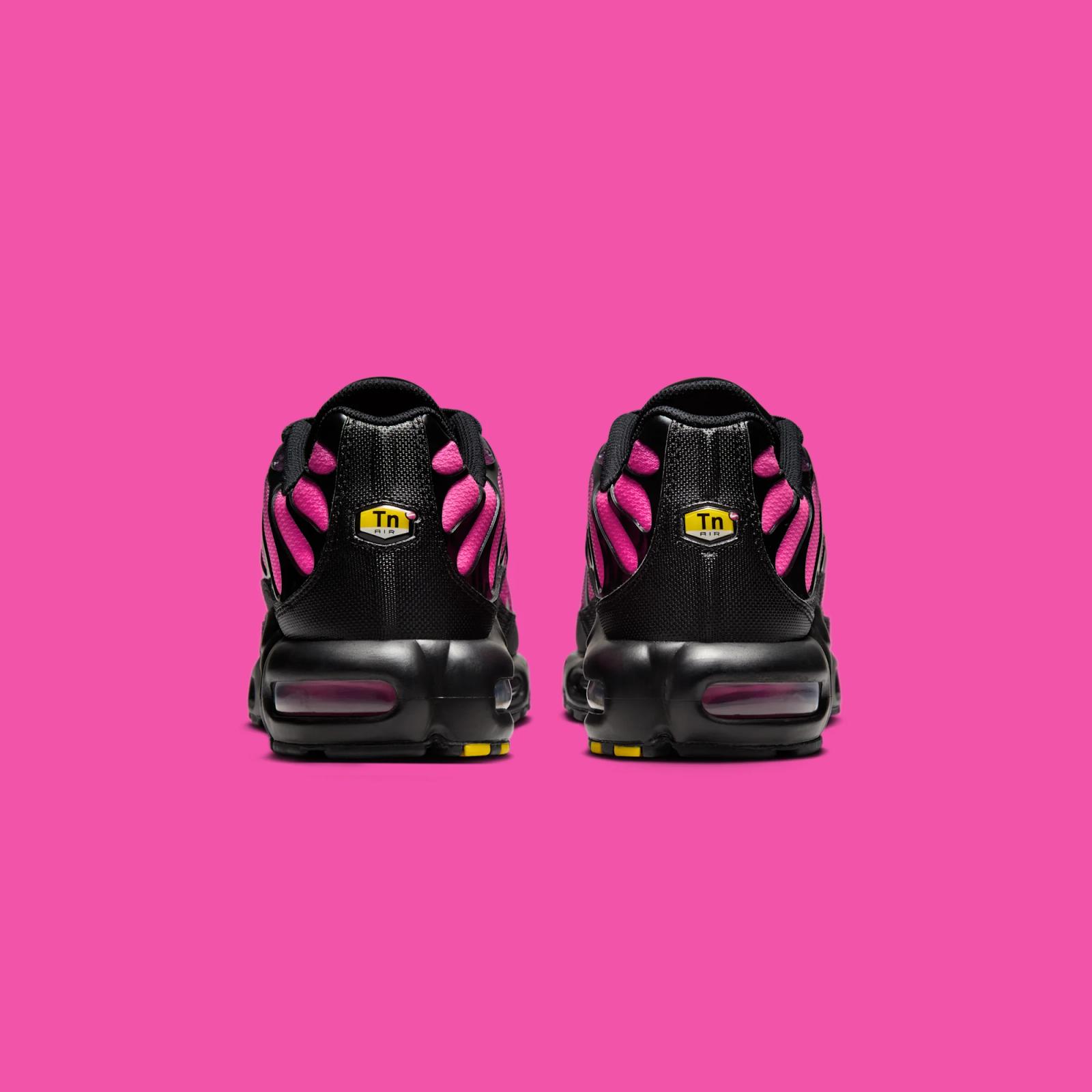 Nike Air Max Plus OG "Black & Hyper Pink" returns in 2026