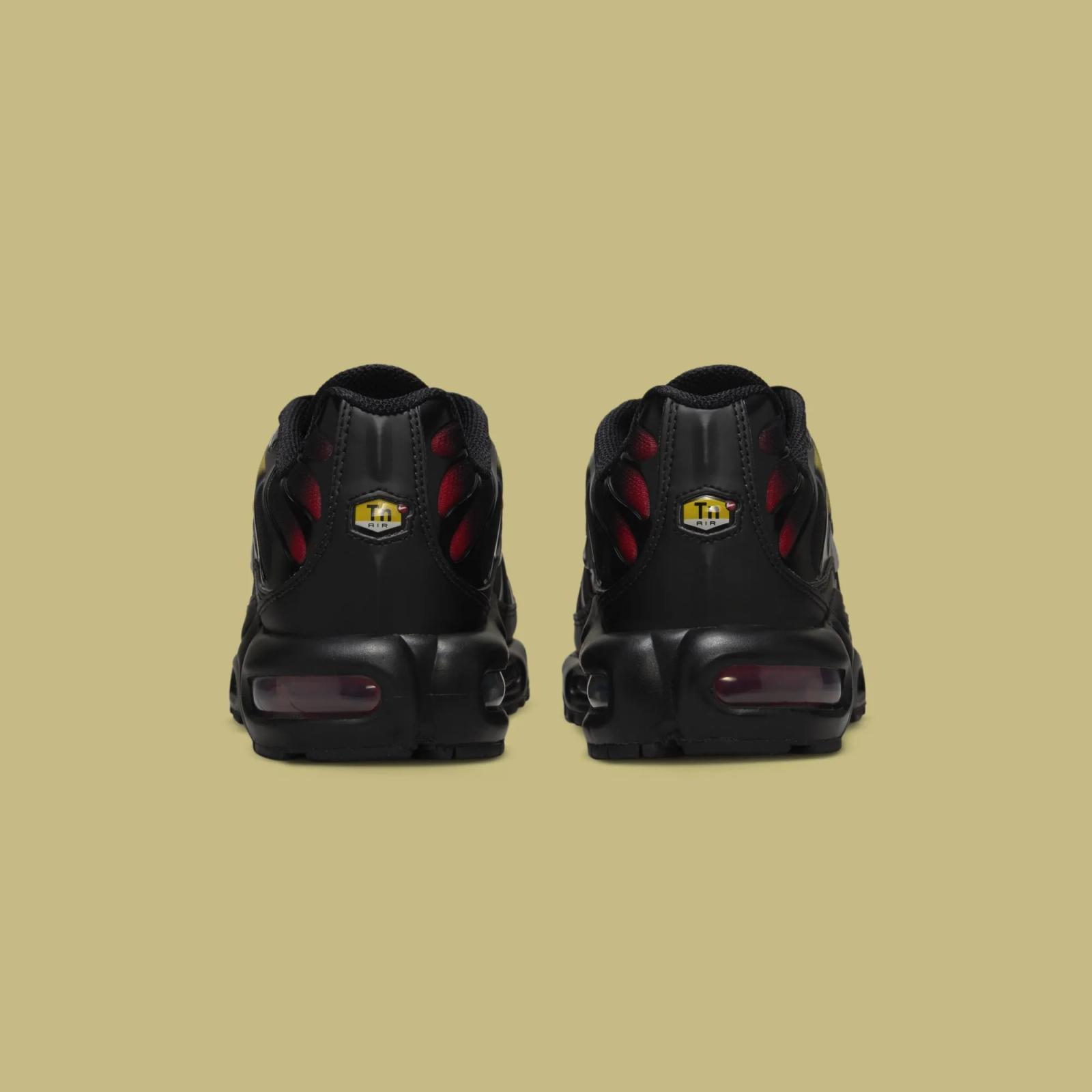 Nike Air Max Plus Saturn Gold / Salsa Red HF9989-001