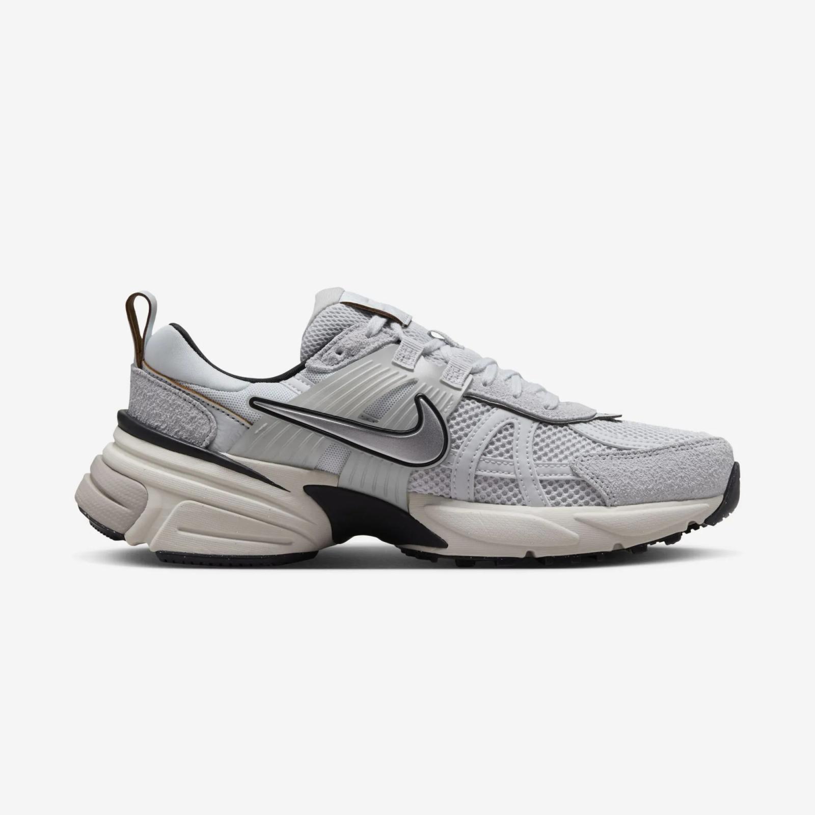 Nike V2K Run Pure Platinum / Chrome FN6703-002