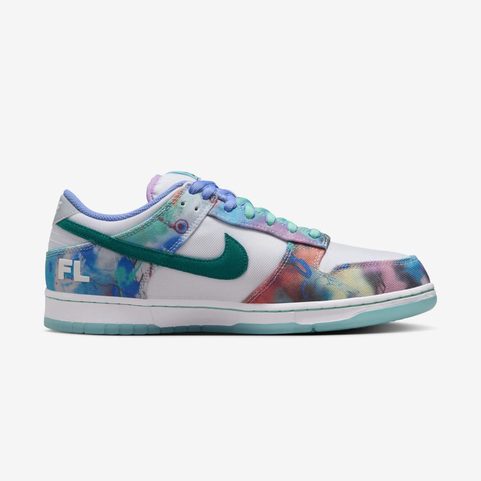 Futura Laboratories x Nike SB Dunk Low OG QS Bleached Aqua HF6061-400