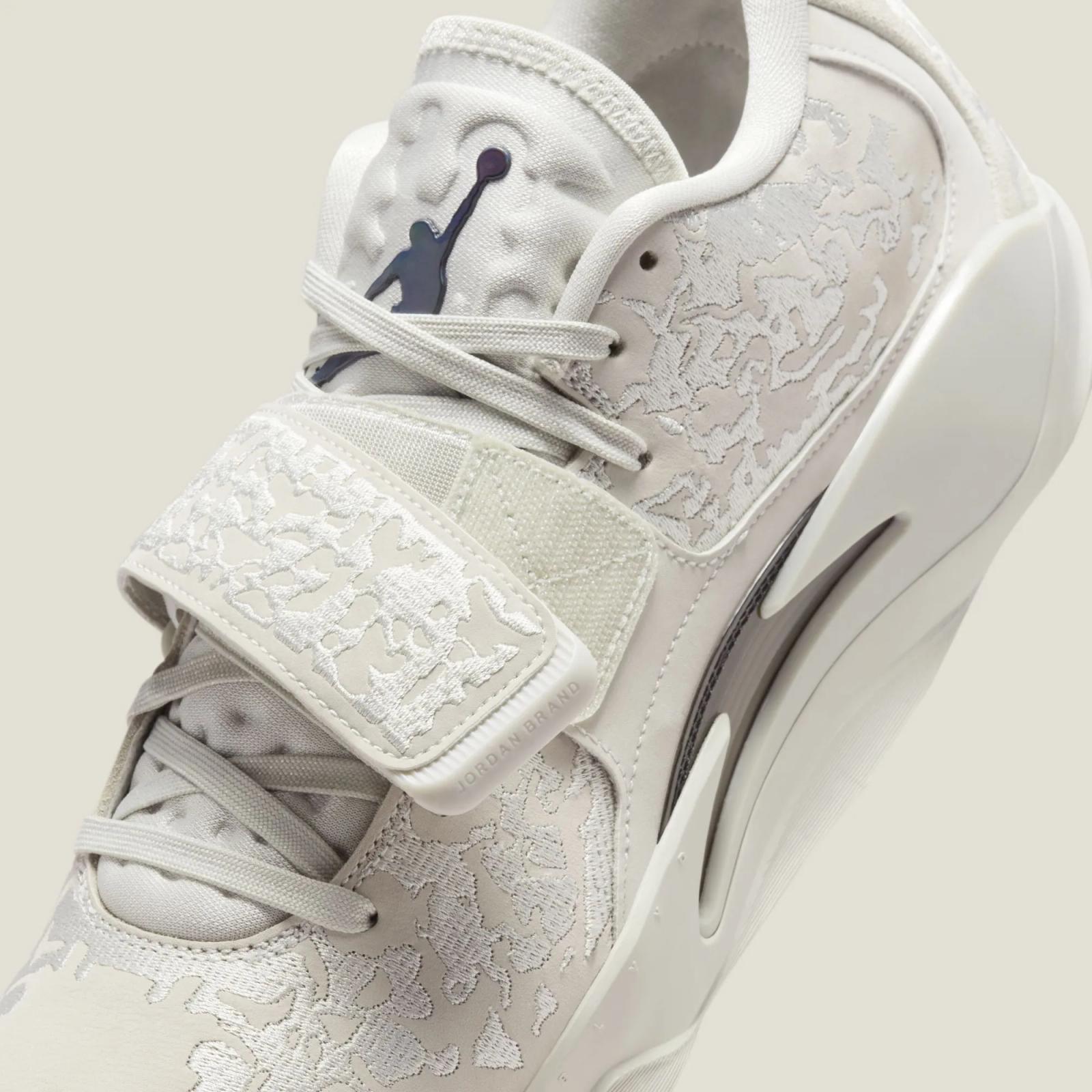Jordan Zion 3 SE Light Bone FN1714-040