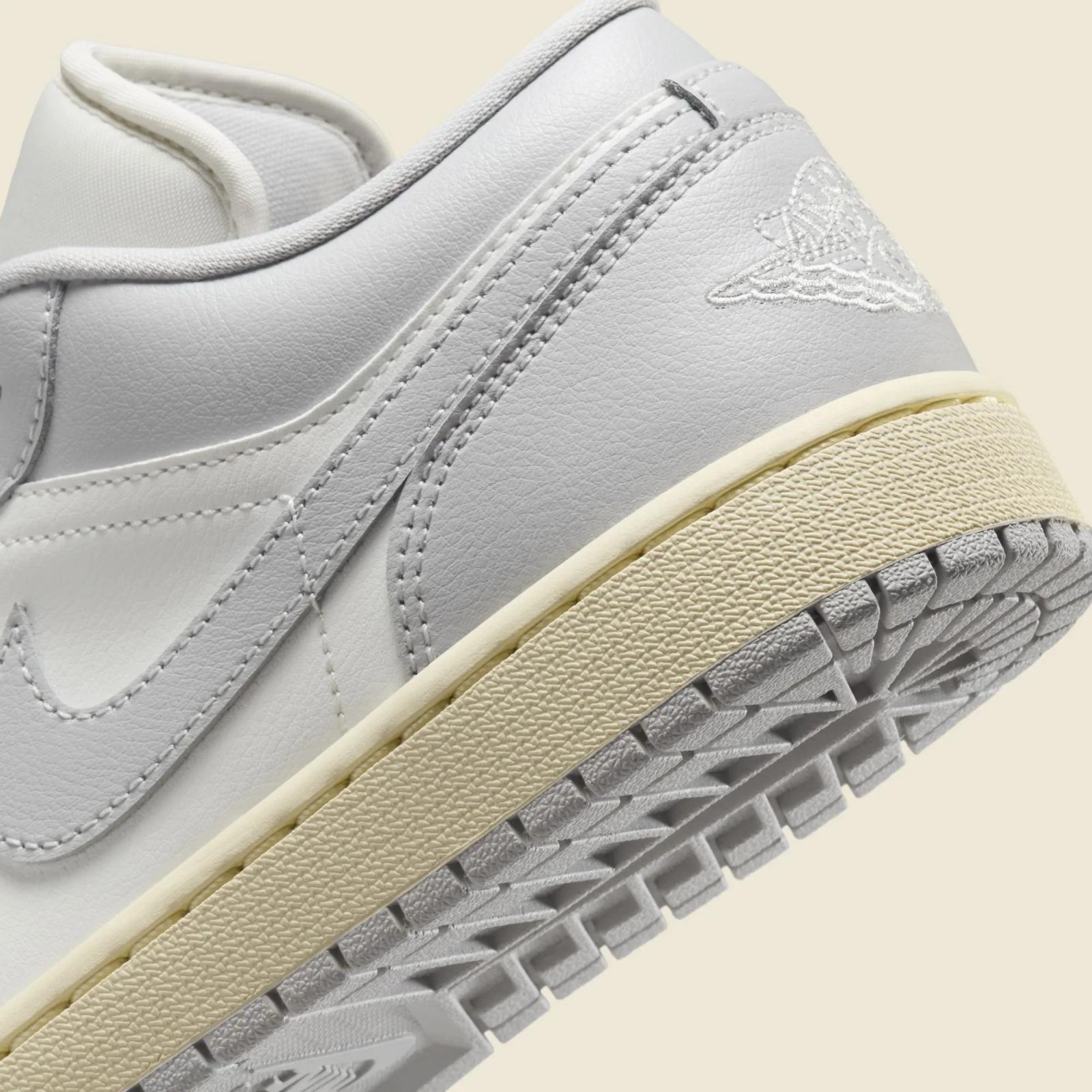 Air Jordan 1 Low Sail / Neutral Grey DC0774-103