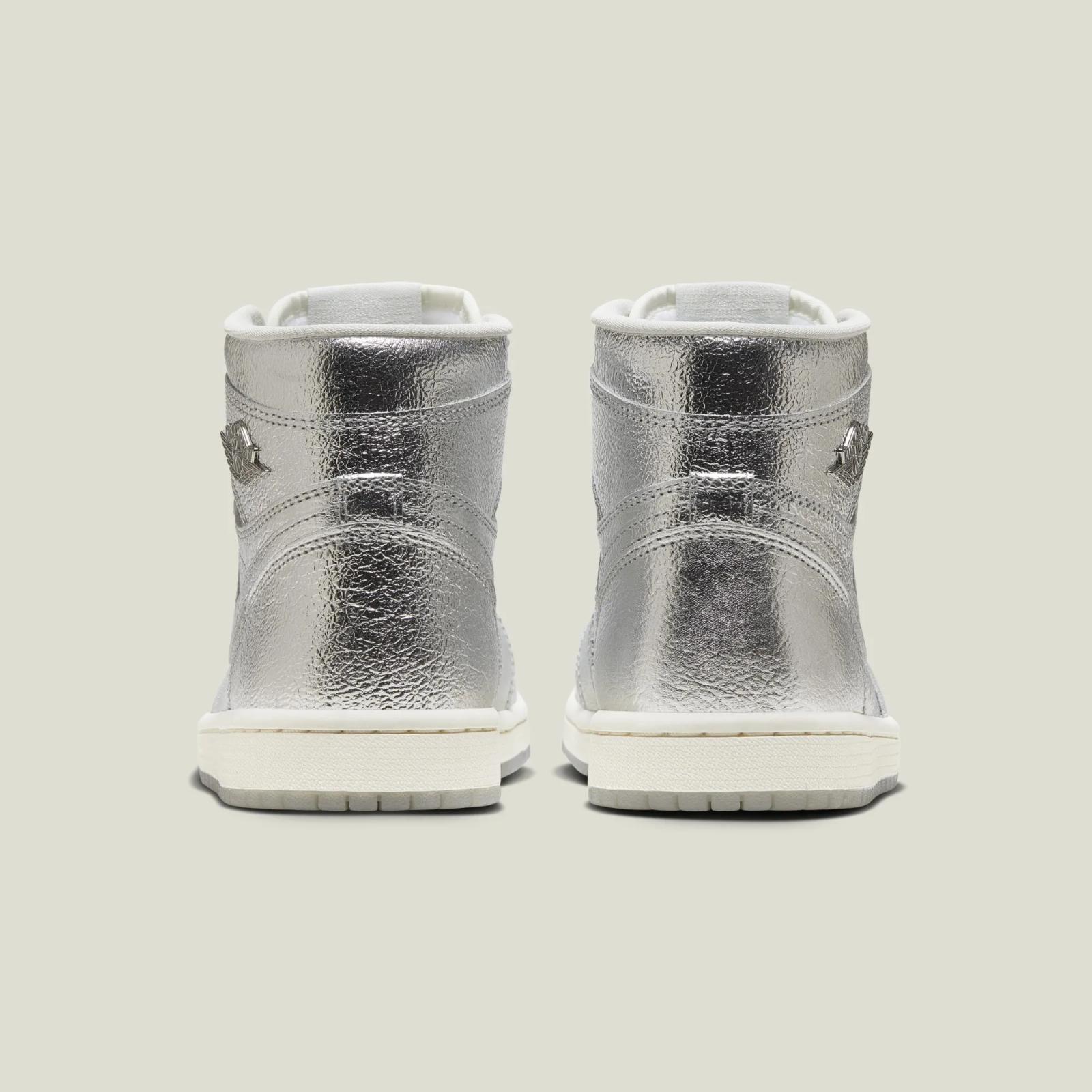 Air Jordan 1 Retro High OG Chrome FN7249-001