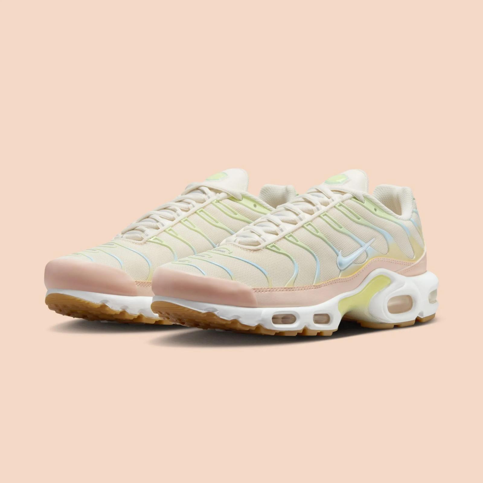 Nike Air Max Plus Crimson Tint / Glacier Blue DZ3671-800