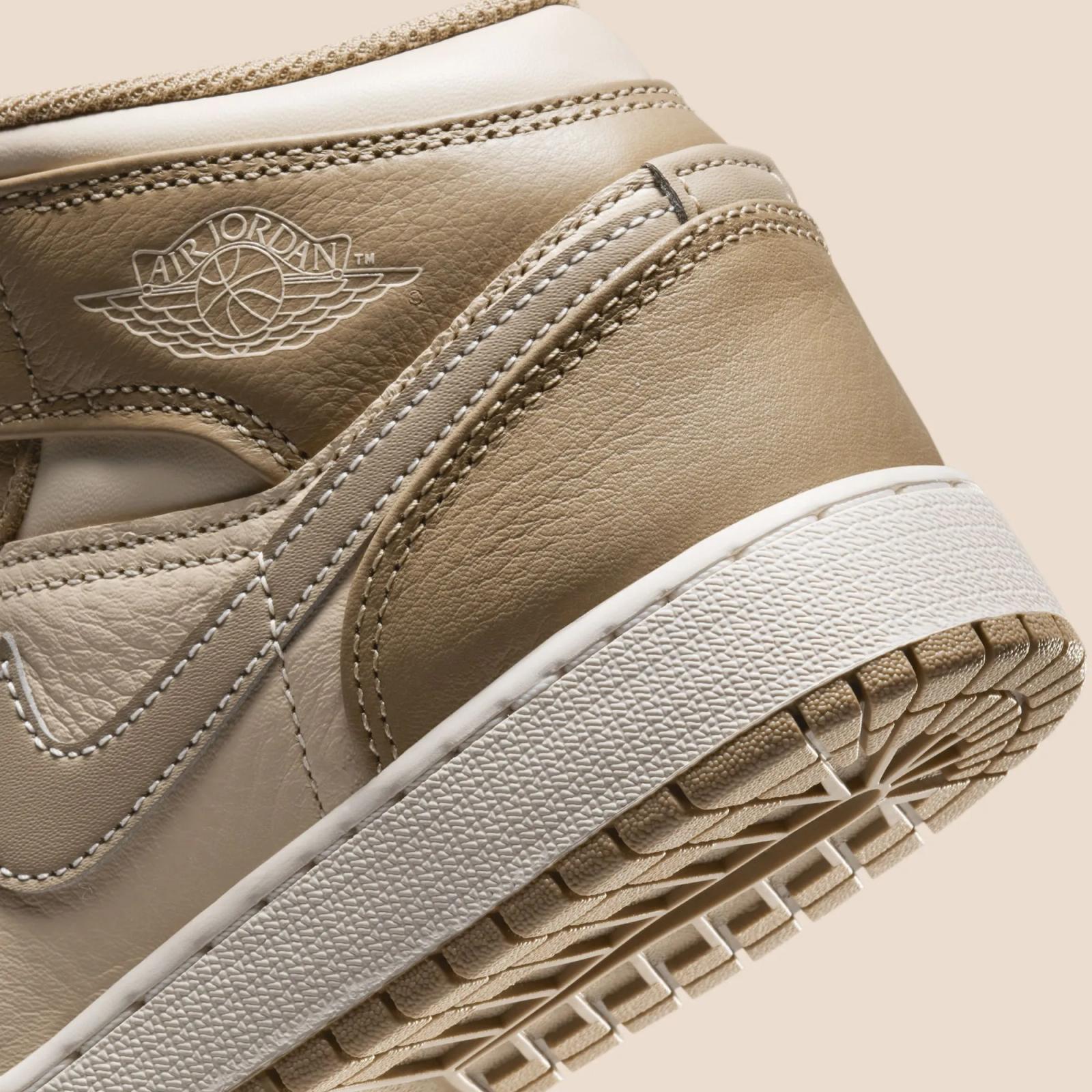 Air Jordan 1 Mid GS Legend Brown HF4781-203