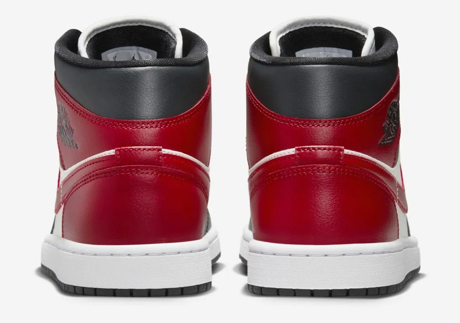 Air Jordan 1 Mid WMNS Black Toe