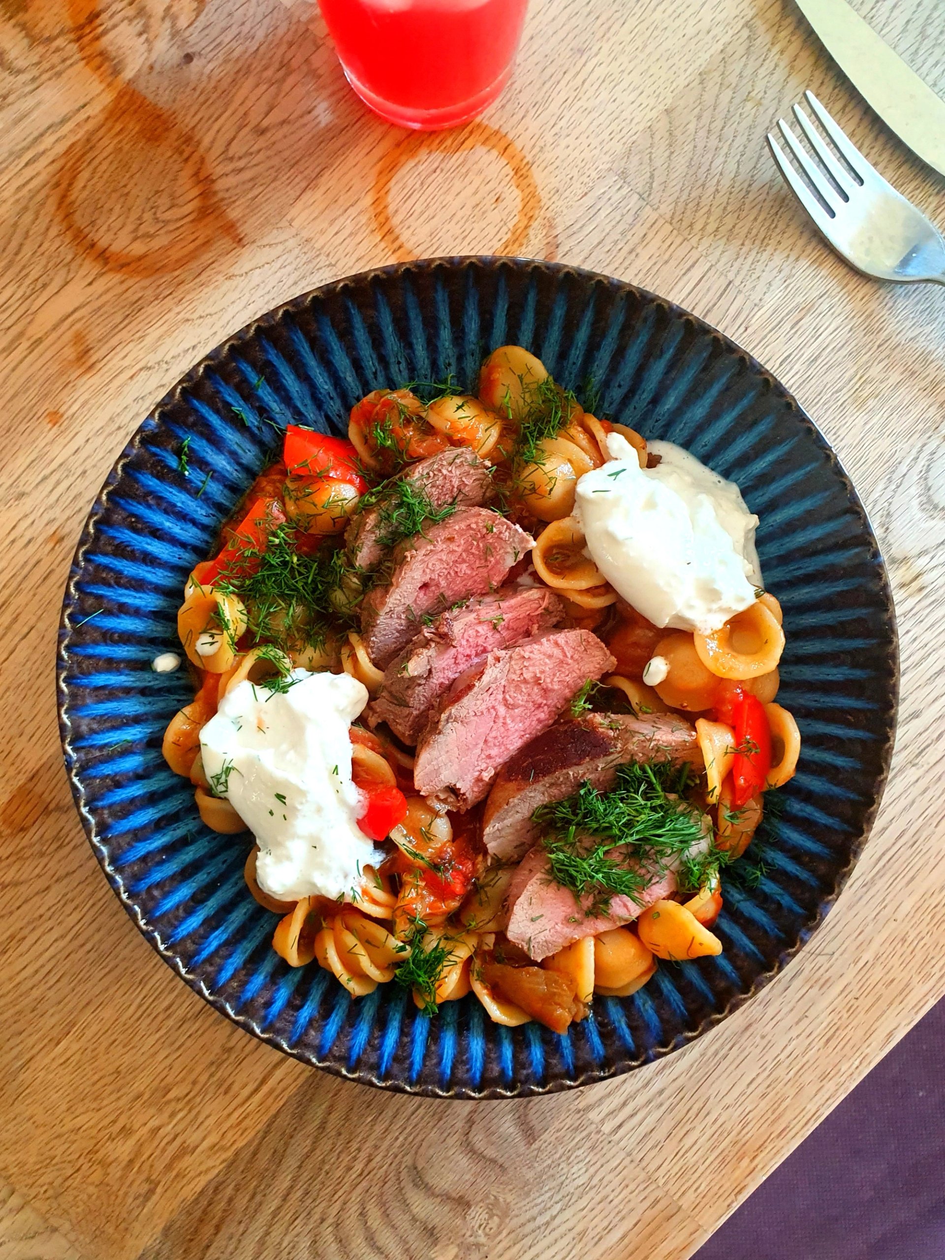 Orechiette, z kaczką, burratą i pieczonymi warzywami Orechiette, z kaczką, burratą i pieczonymi warzywami