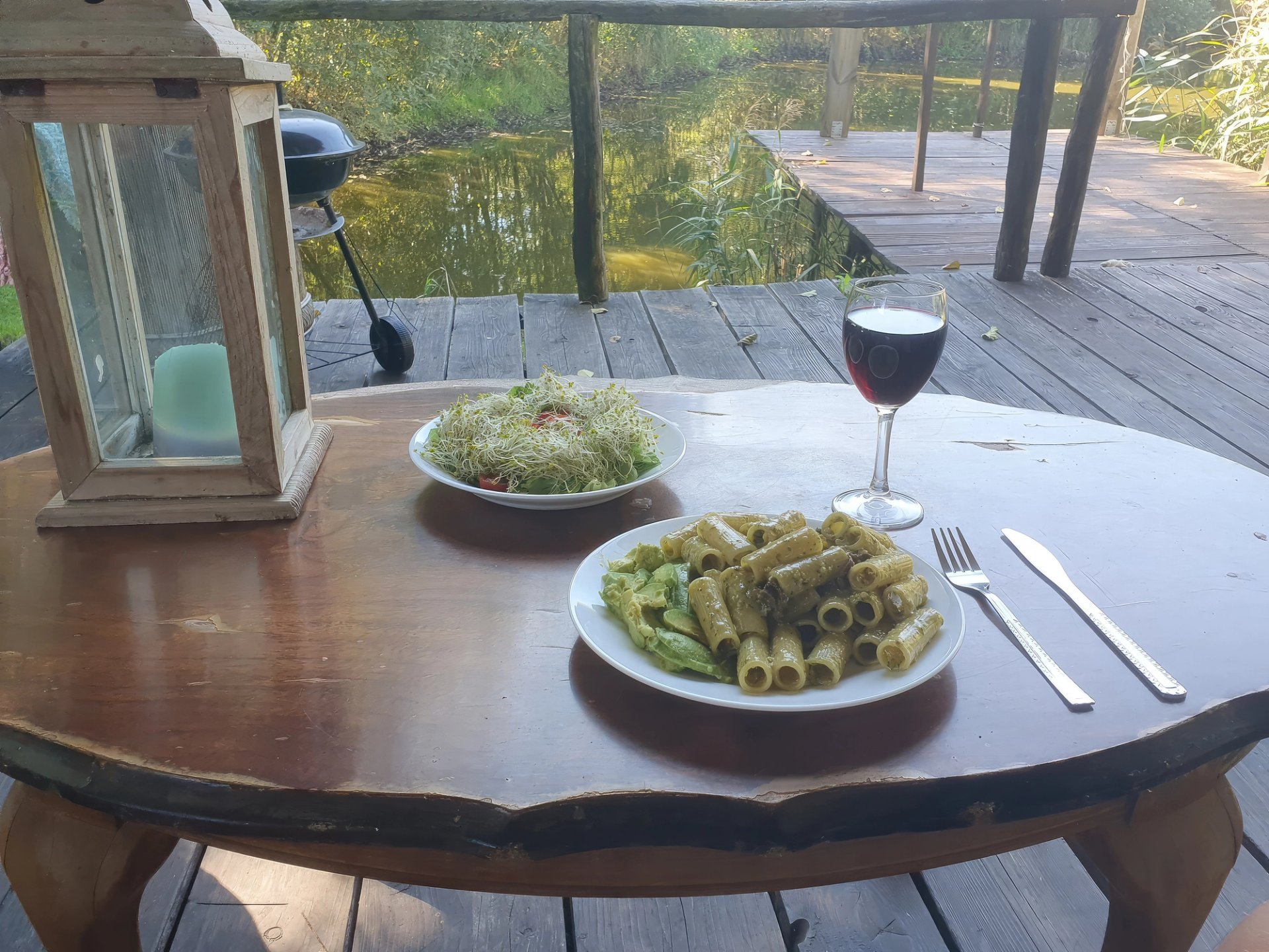 Rigatoni z pesto w całkiem ładnym miejscu