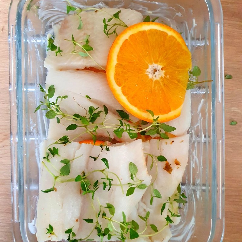 Halibut pieczony w tymianku i cytrusach Halibut pieczony w tymianku i cytrusach