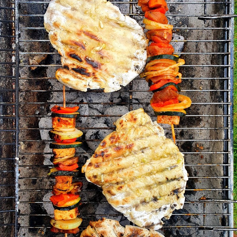 Szaszłyki i chlebki na grill Szaszłyki i chlebki na grill