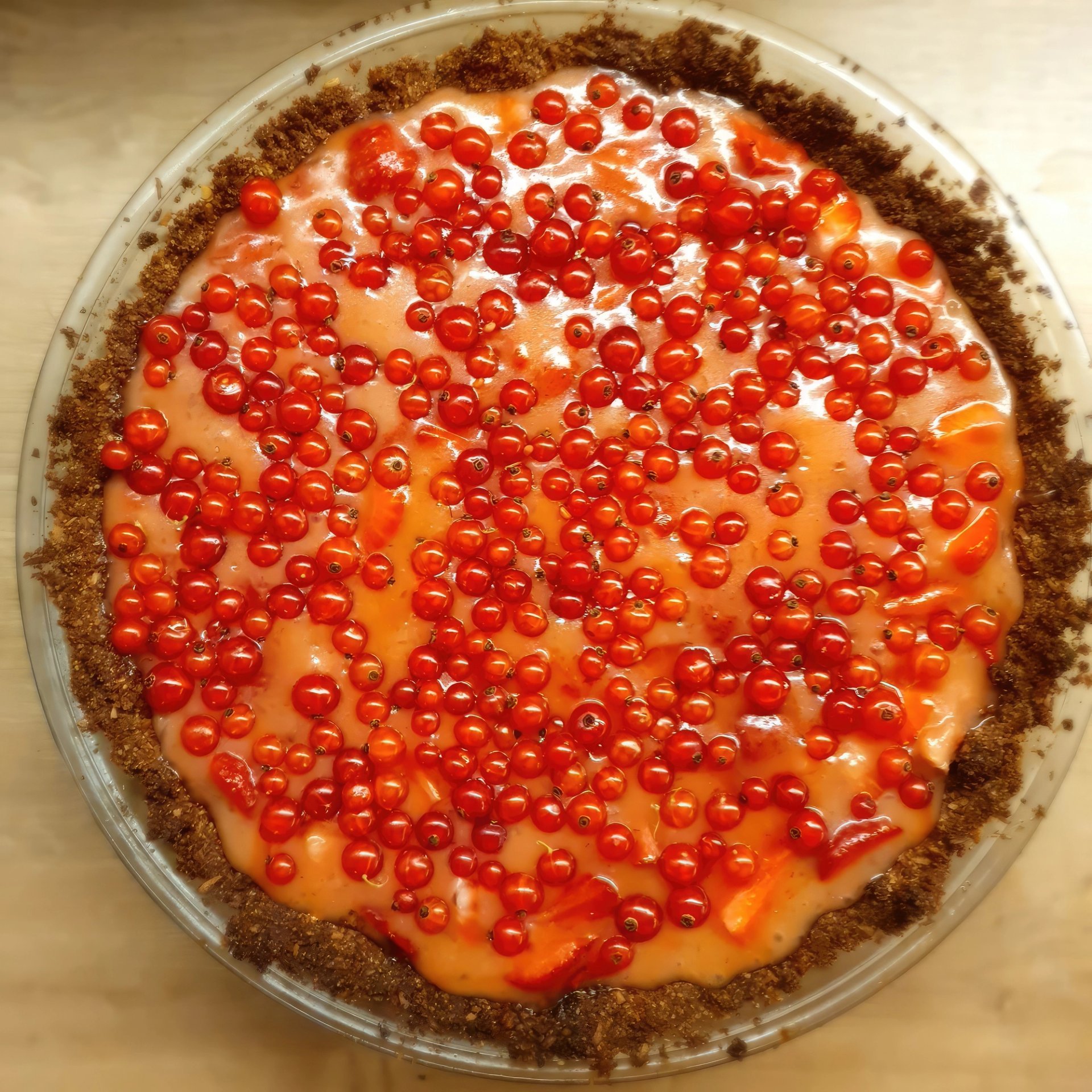 Tarta z porzeczkami i budyniowym nadzieniem Tarta z porzeczkami i budyniowym nadzieniem