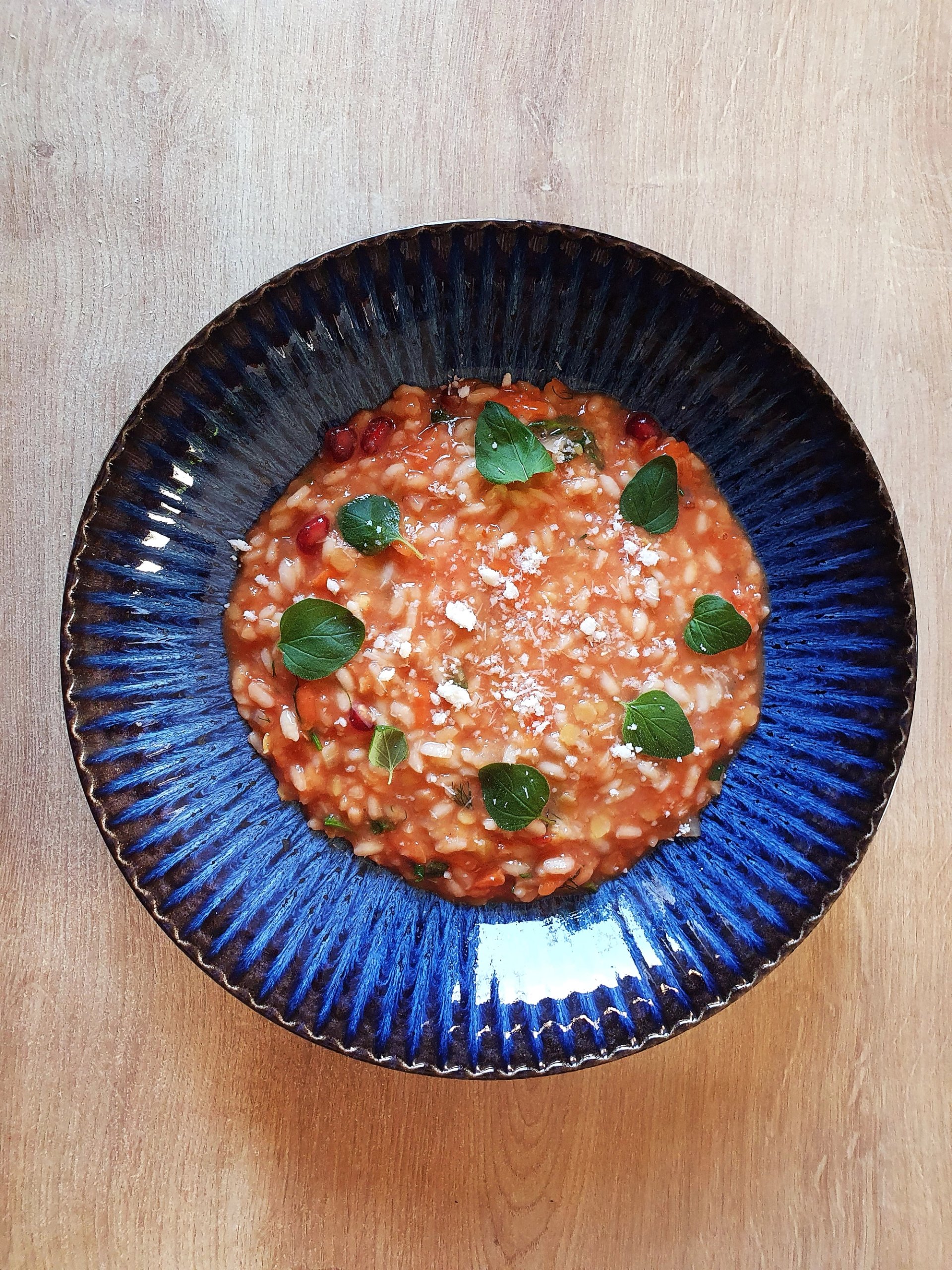 Risotto pomidorowe, z parmezanem i oregano