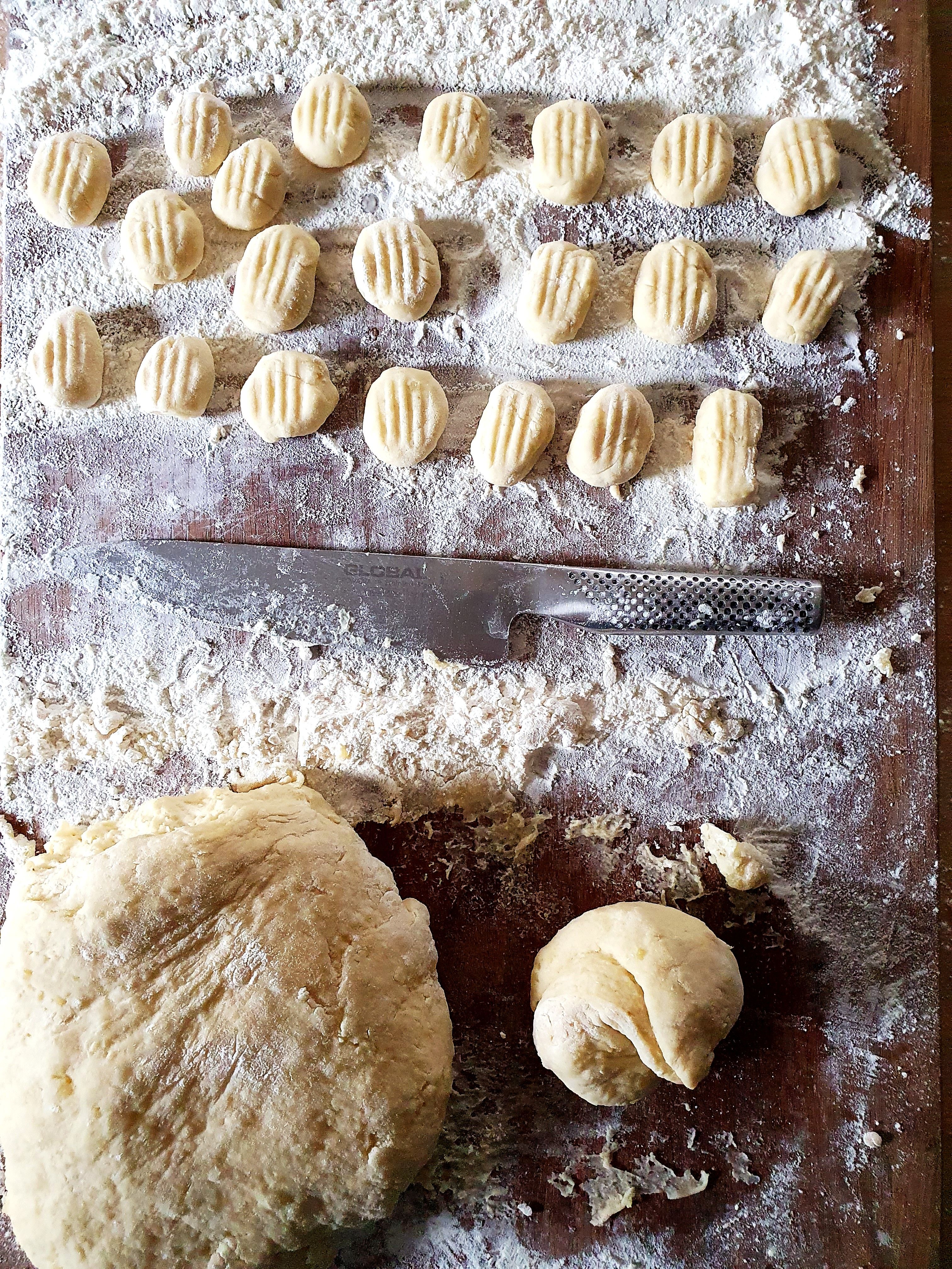 Gnocchi, w sosie beszamelowym, zapiekane