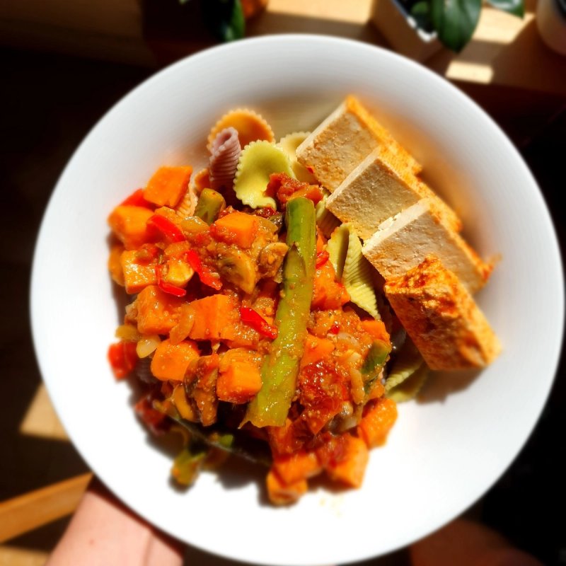 Makaron z szparagami i tofu Makaron z szparagami i tofu