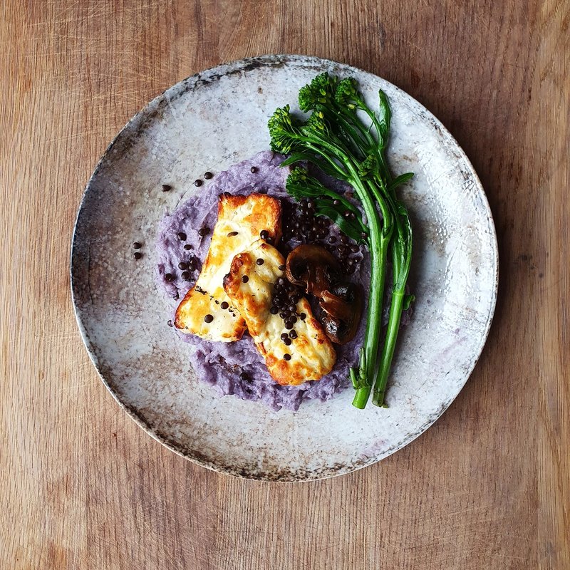 Halloumi na fioletowym puree Halloumi na fioletowym puree