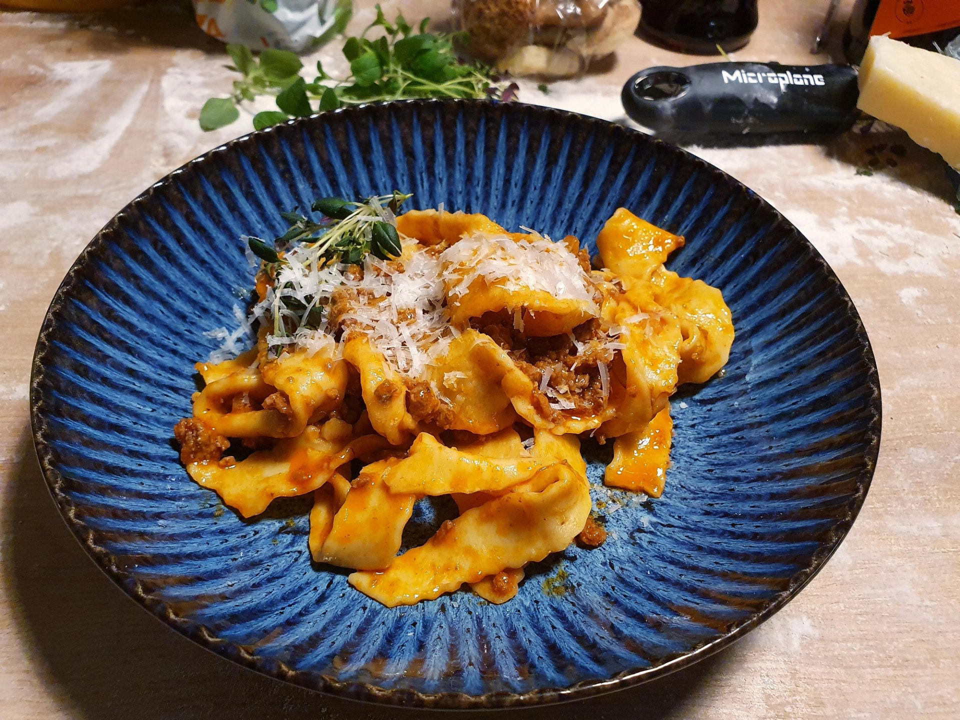 Mafaldine, z maślanym ragu i parmezanem