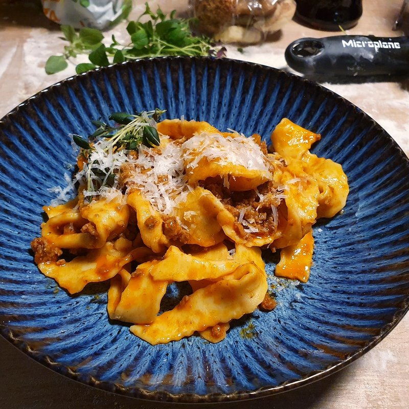 Mafaldine, z maślanym ragu i parmezanem Mafaldine, z maślanym ragu i parmezanem