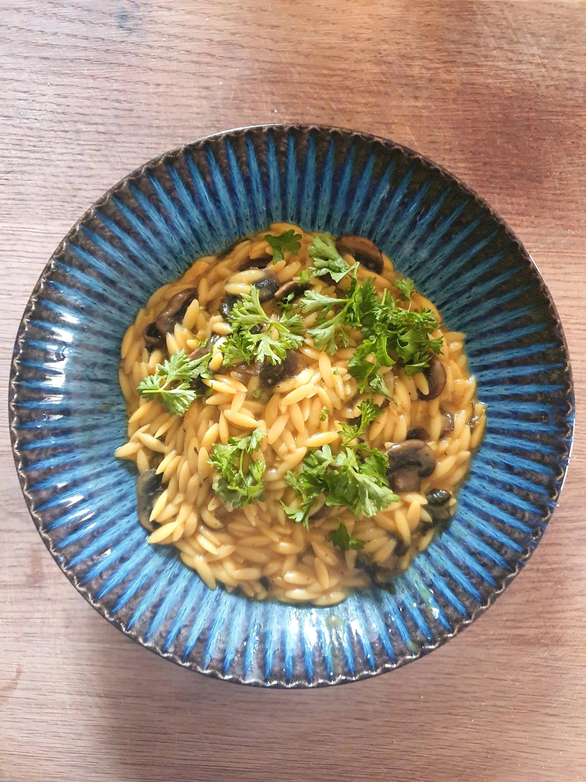 Orzo, z pieczarkami, na bulionie